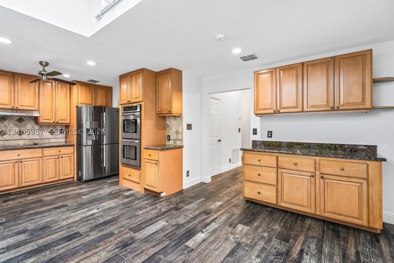 5966 NW 77th Ter, Parkland FL 33067