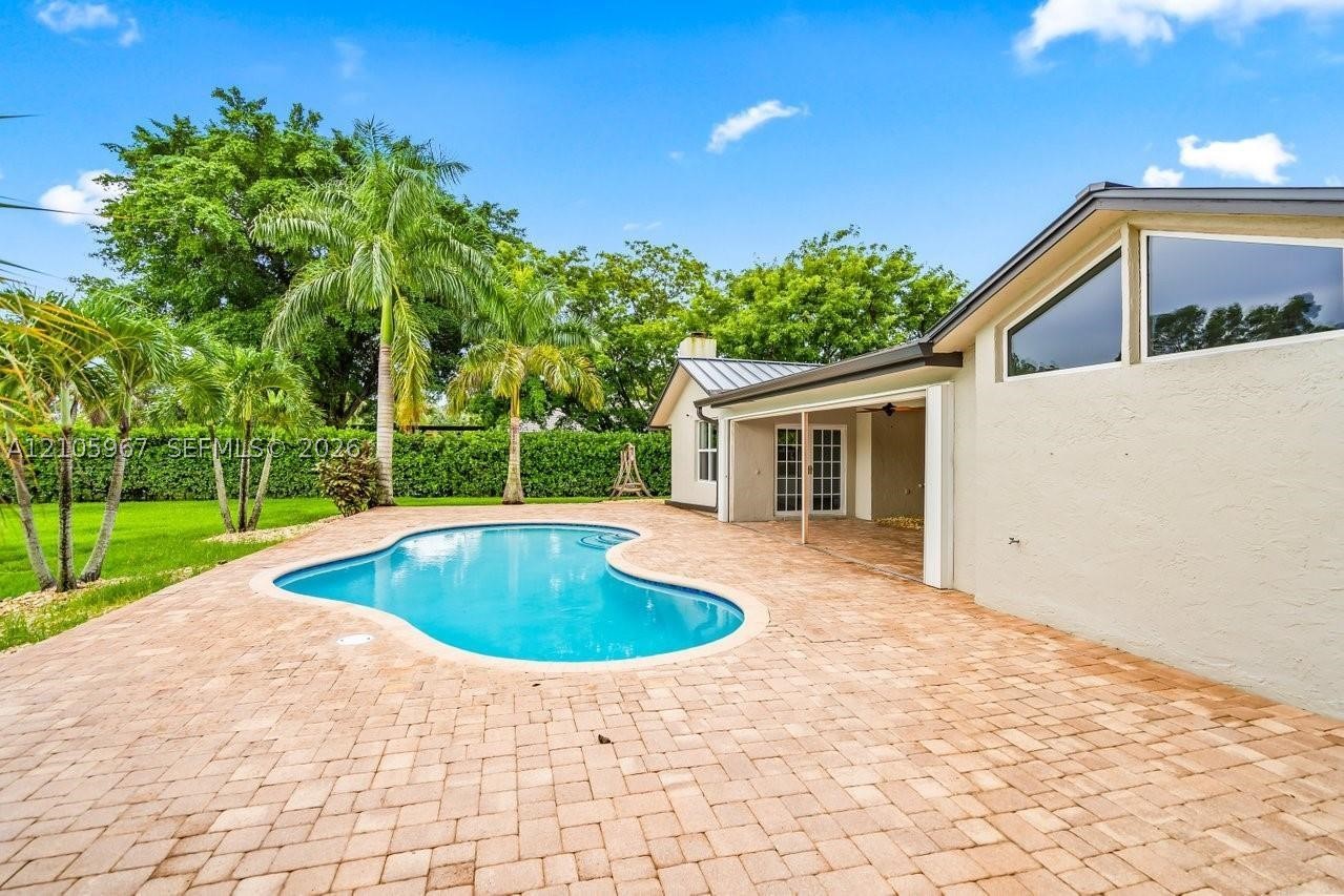 5966 NW 77th Ter, Parkland FL 33067