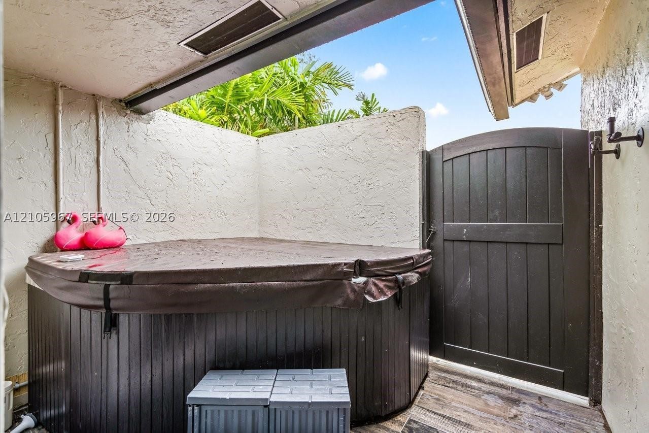 5966 NW 77th Ter, Parkland FL 33067