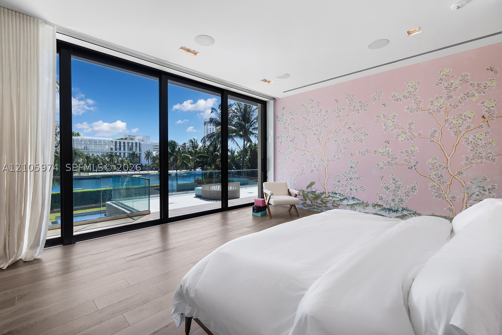4395 Pine Tree Dr, Miami Beach FL 33140