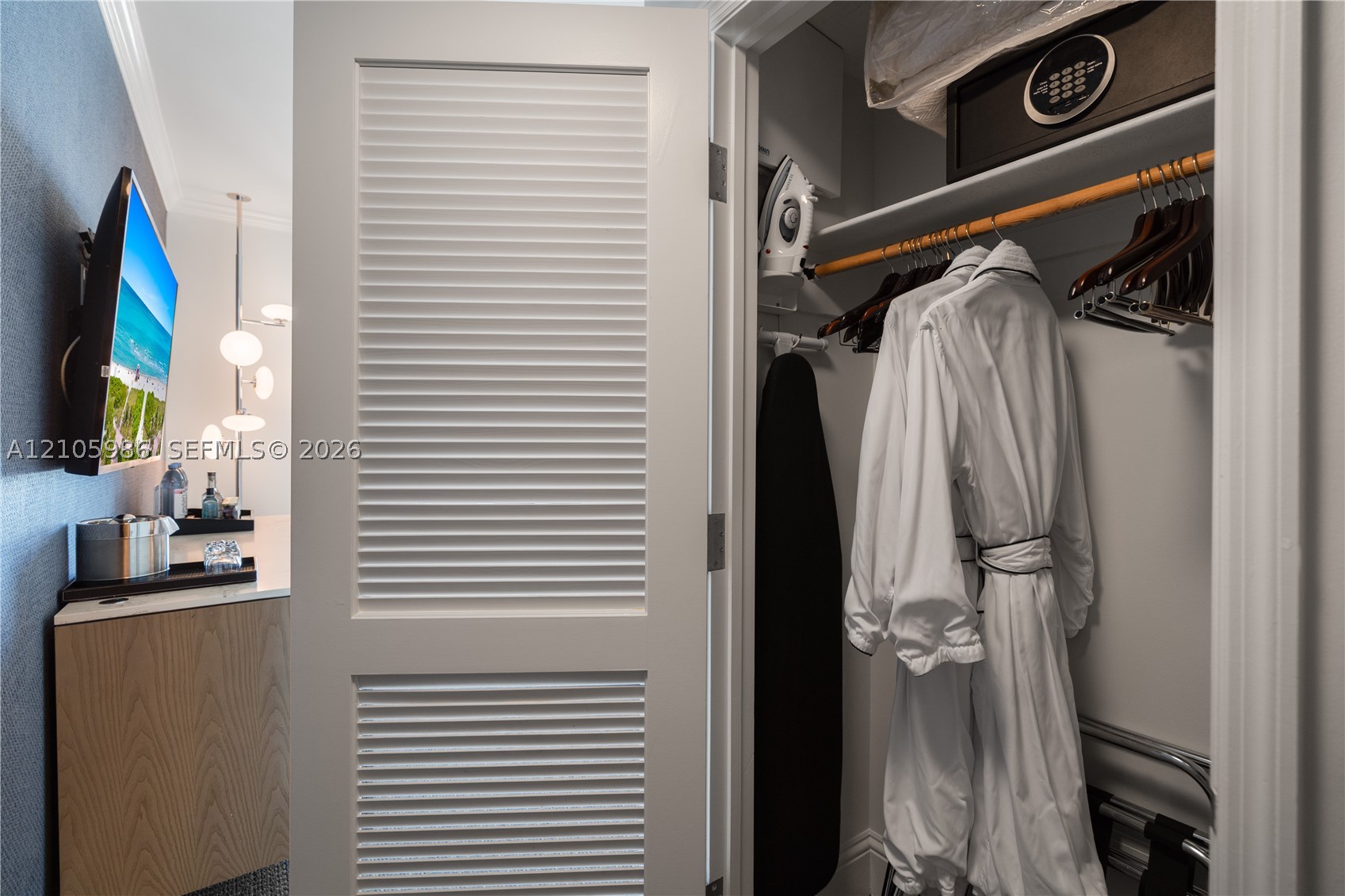4401 Collins Ave #2209, Miami Beach FL 33140