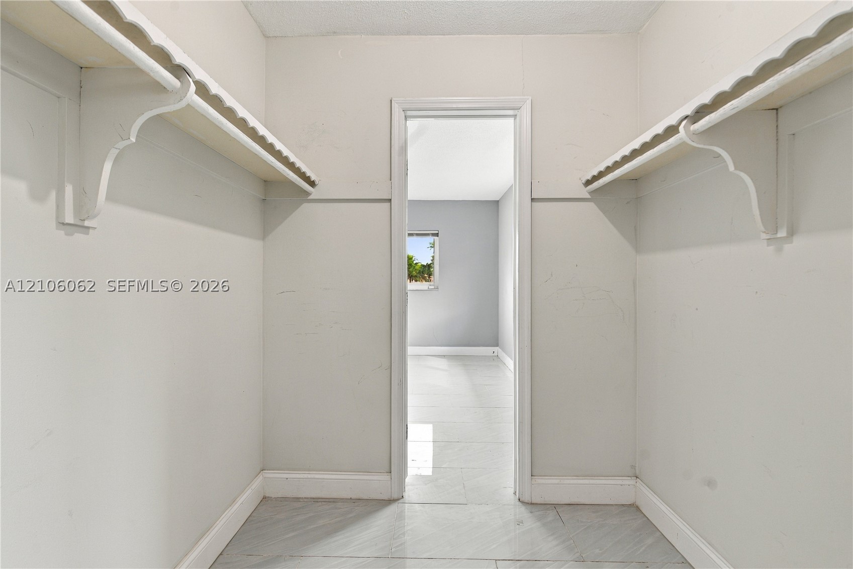 4200 NW 42nd St, Lauderdale Lakes FL 33319