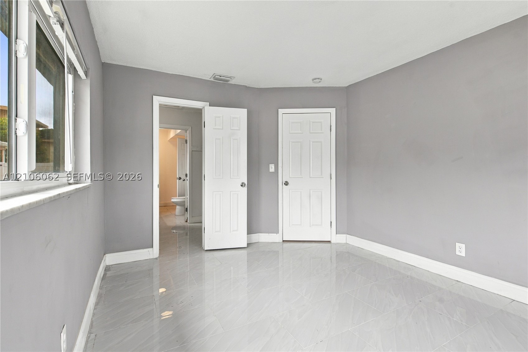4200 NW 42nd St, Lauderdale Lakes FL 33319