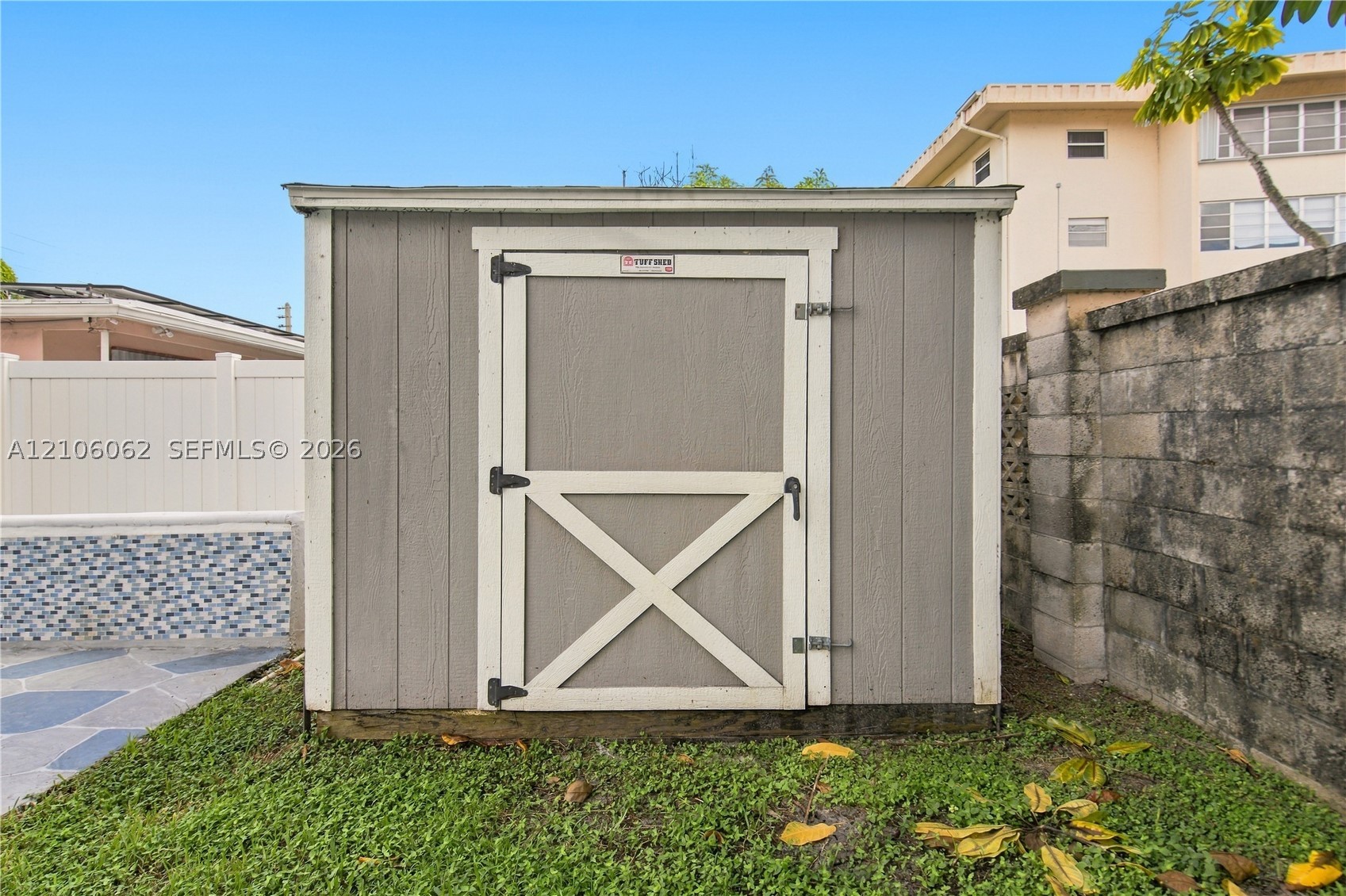 4200 NW 42nd St, Lauderdale Lakes FL 33319
