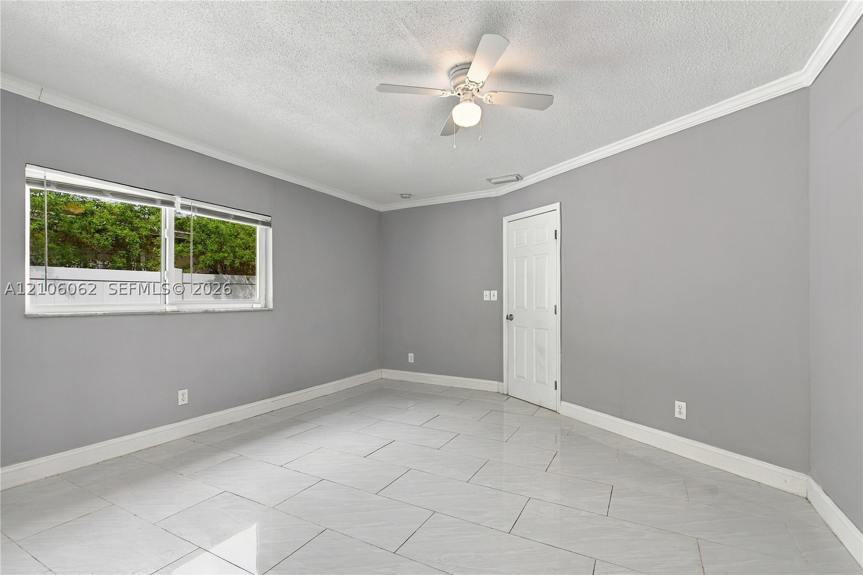 4200 NW 42nd St, Lauderdale Lakes FL 33319