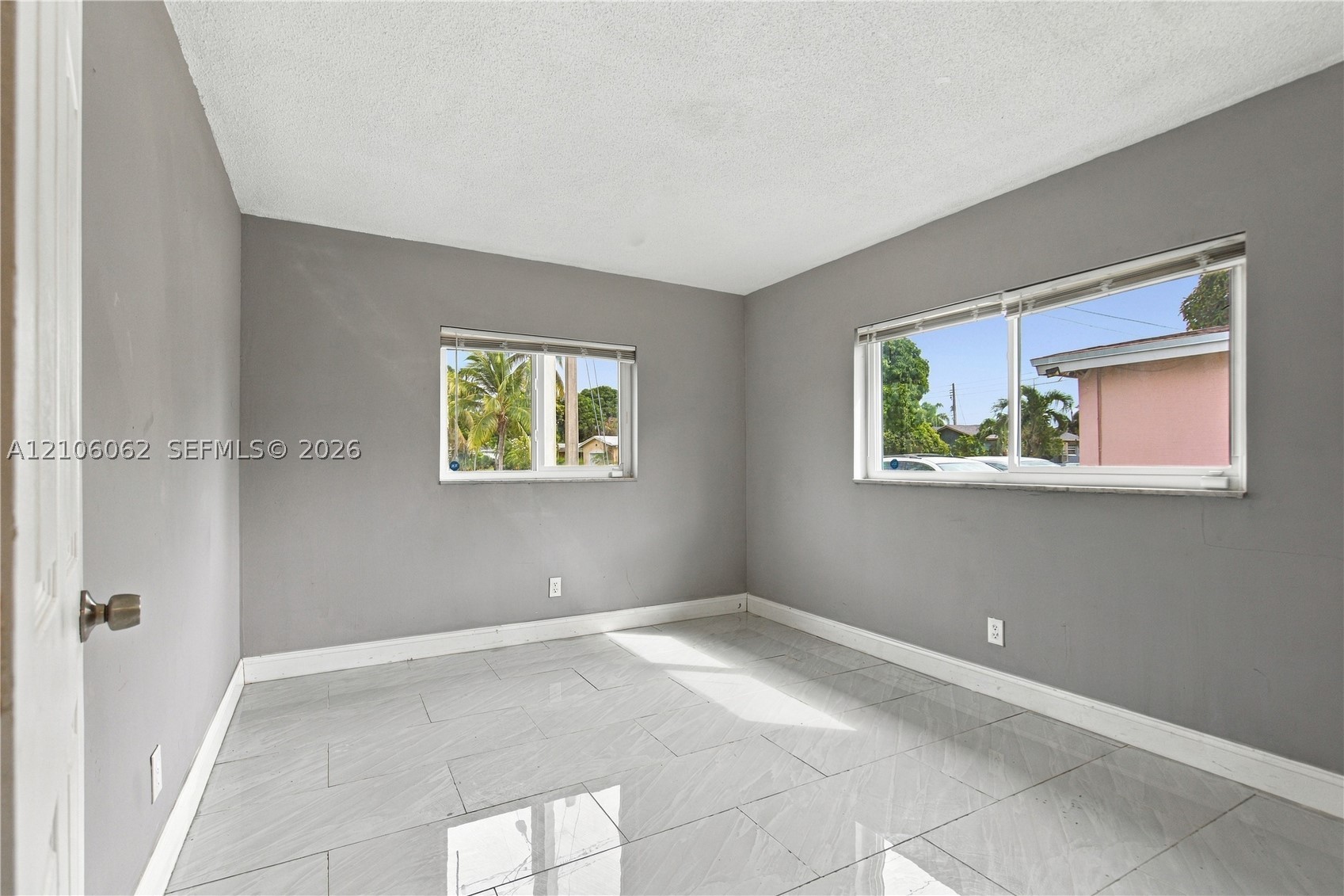 4200 NW 42nd St, Lauderdale Lakes FL 33319