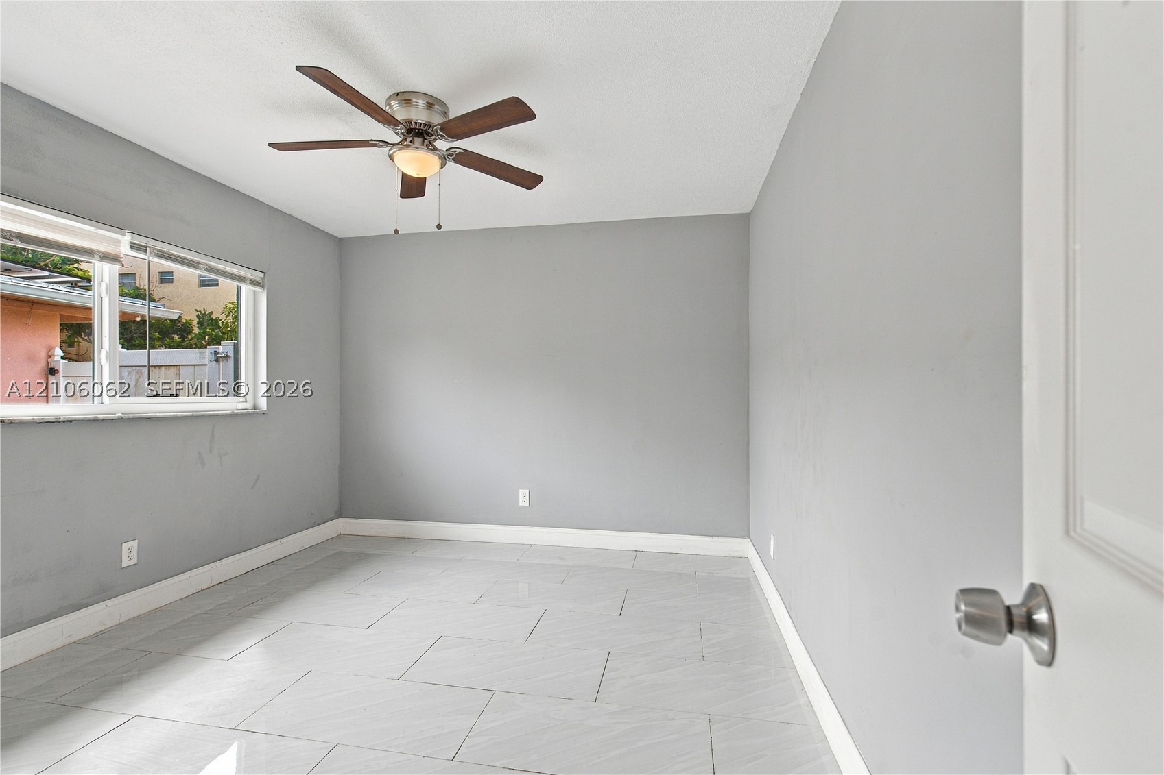 4200 NW 42nd St, Lauderdale Lakes FL 33319