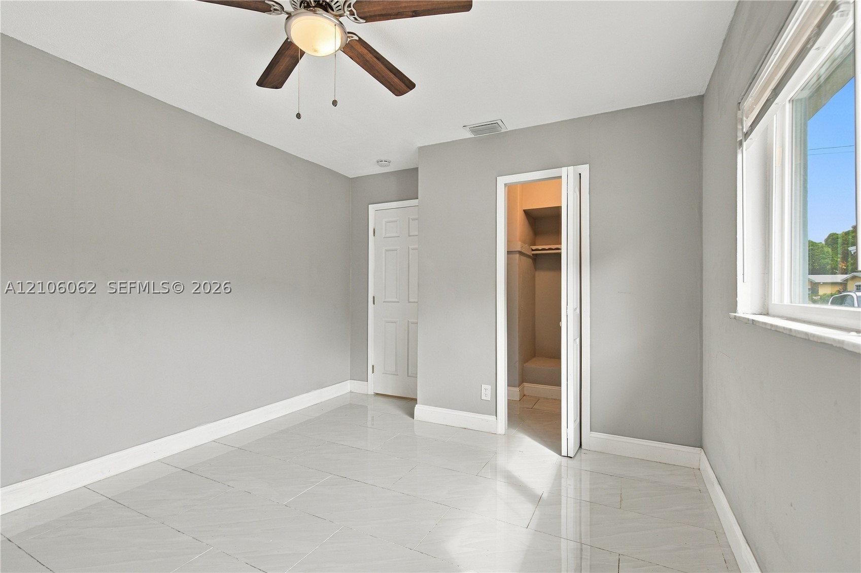 4200 NW 42nd St, Lauderdale Lakes FL 33319