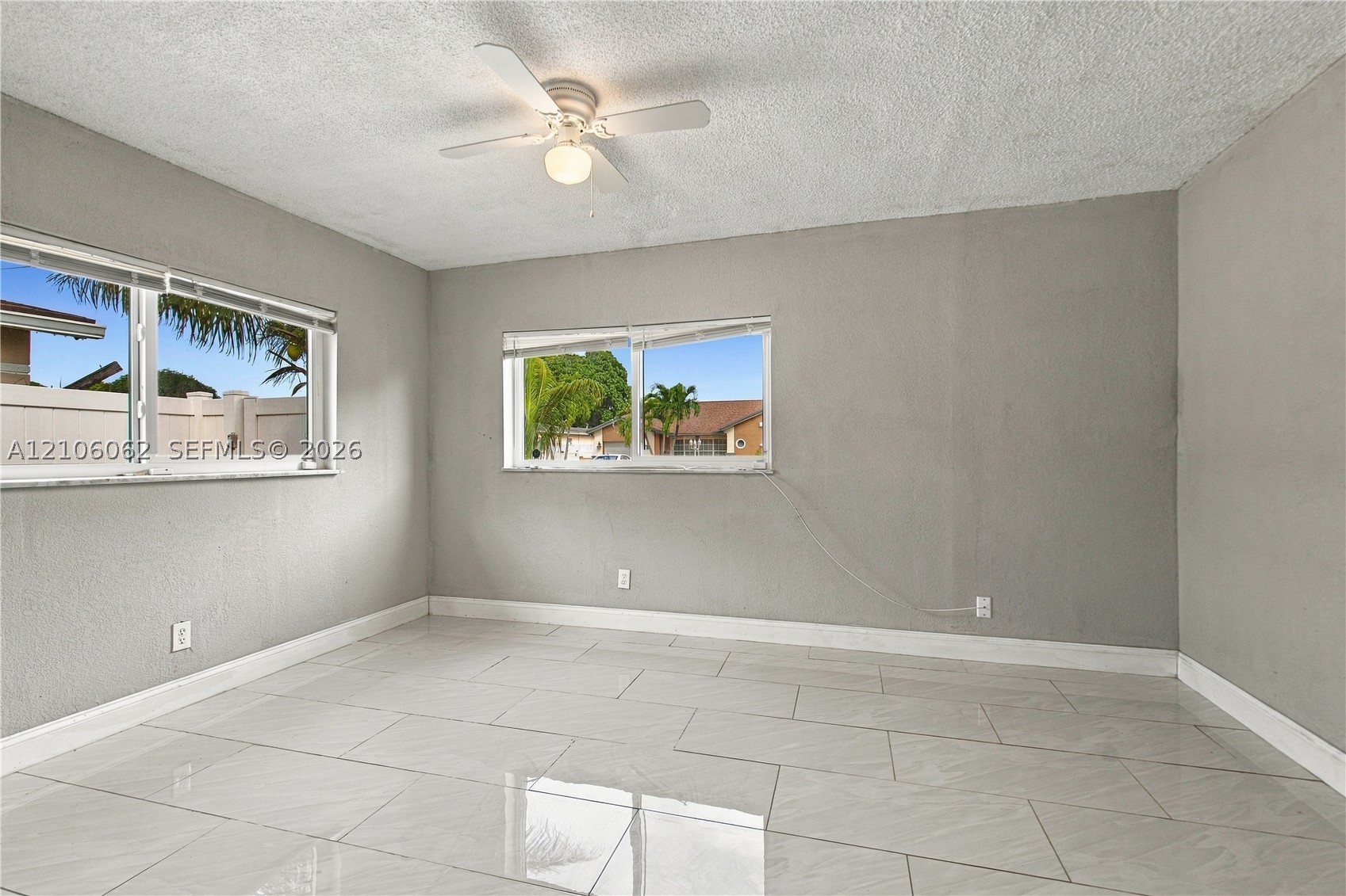 4200 NW 42nd St, Lauderdale Lakes FL 33319