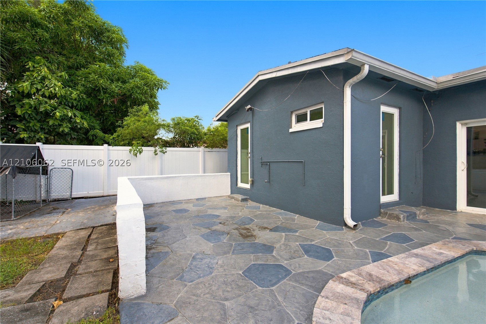 4200 NW 42nd St, Lauderdale Lakes FL 33319