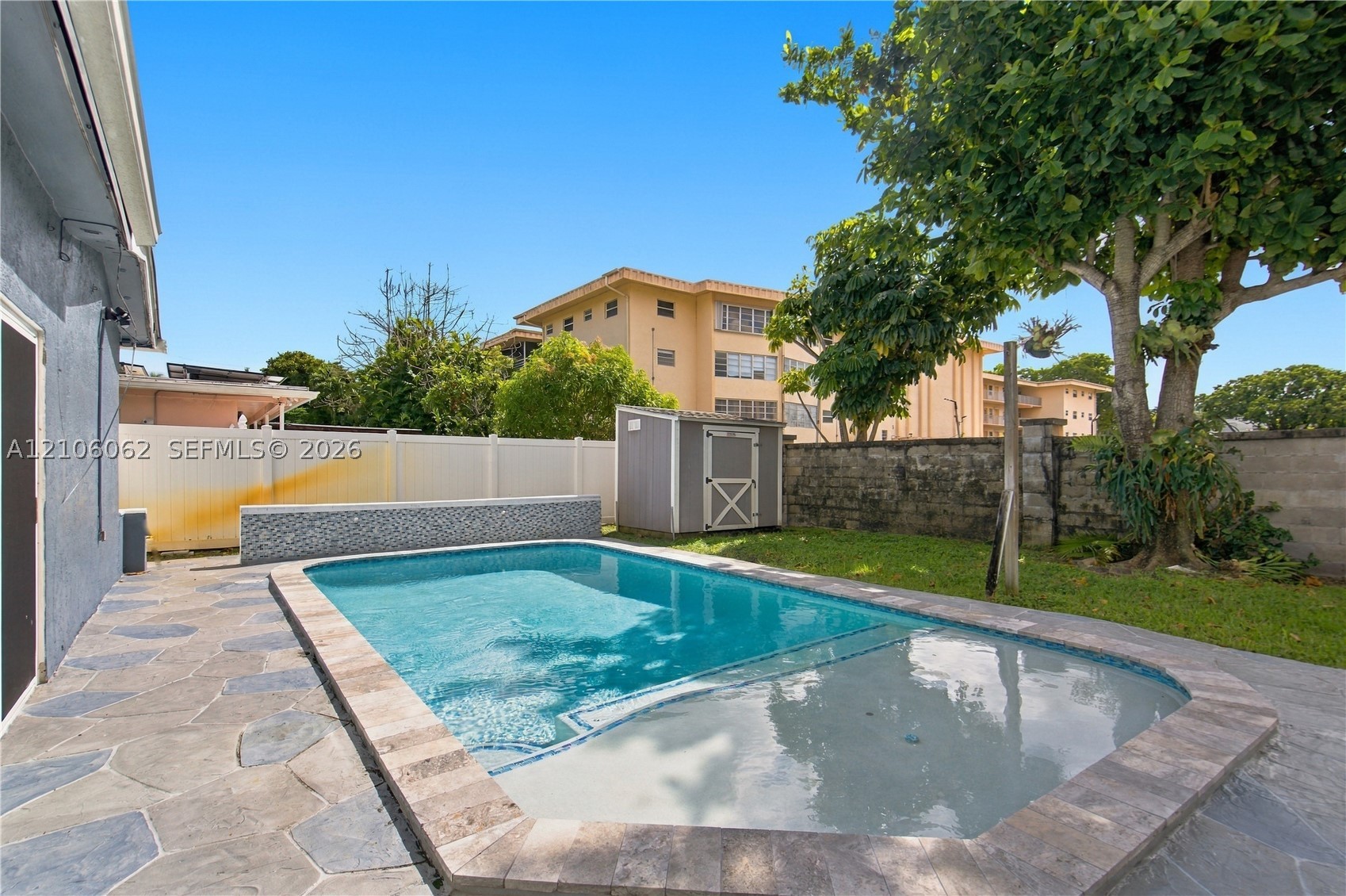 4200 NW 42nd St, Lauderdale Lakes FL 33319