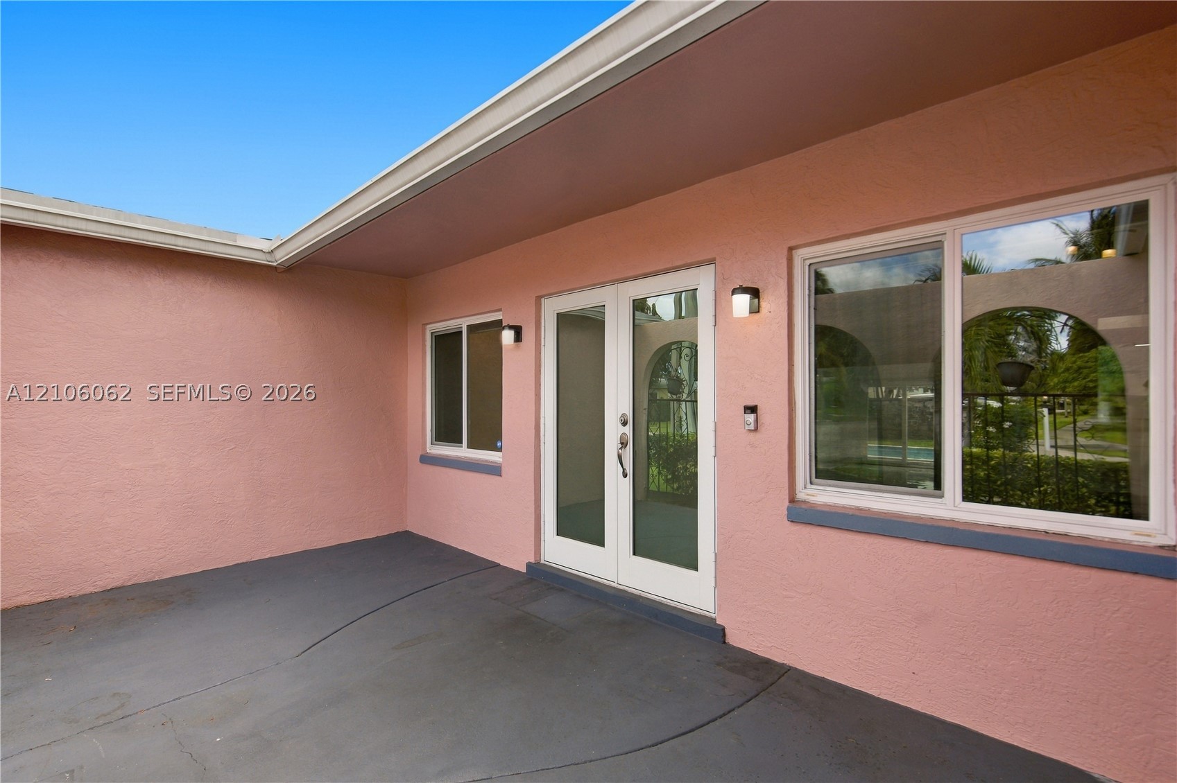 4200 NW 42nd St, Lauderdale Lakes FL 33319