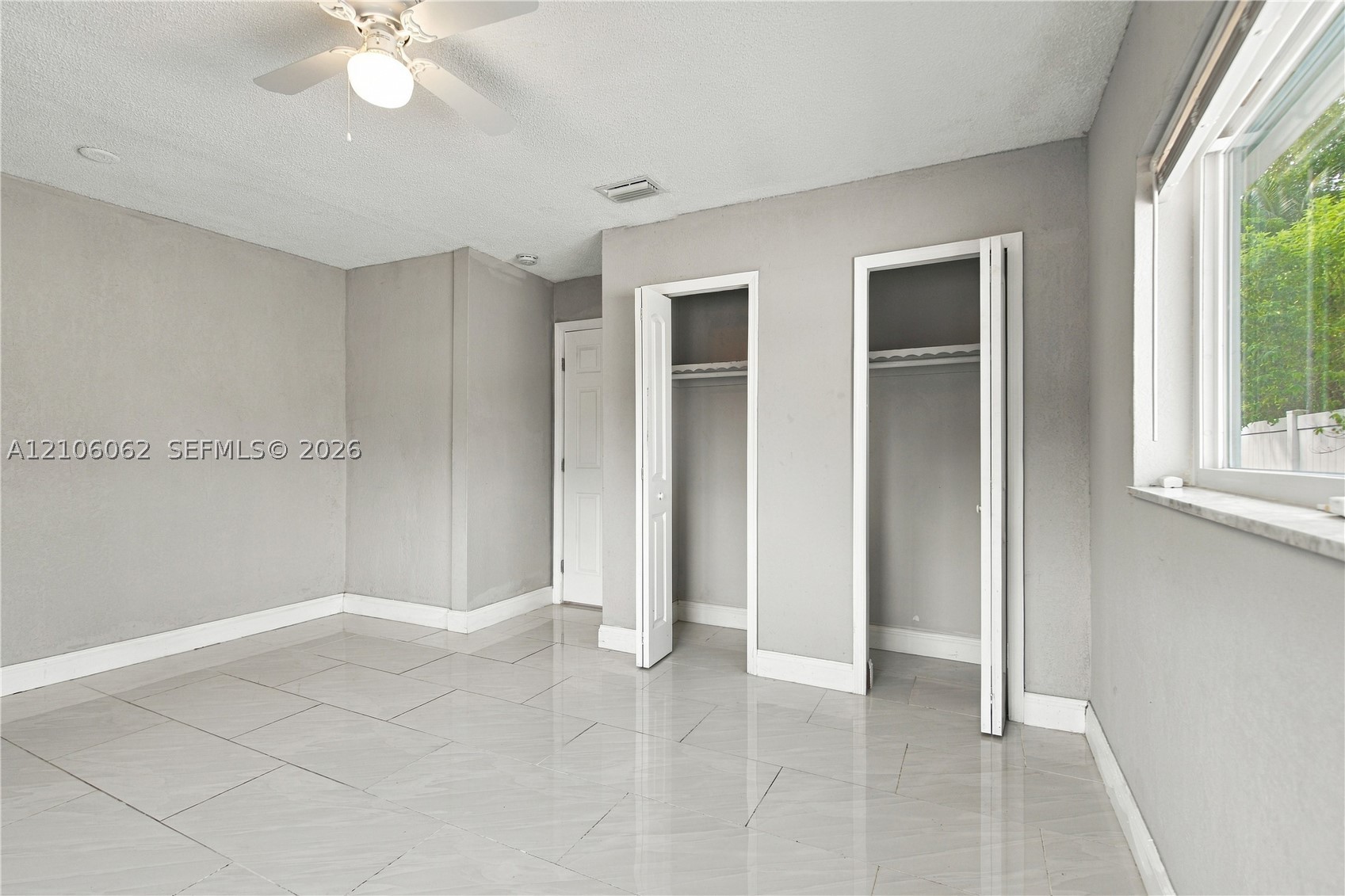 4200 NW 42nd St, Lauderdale Lakes FL 33319