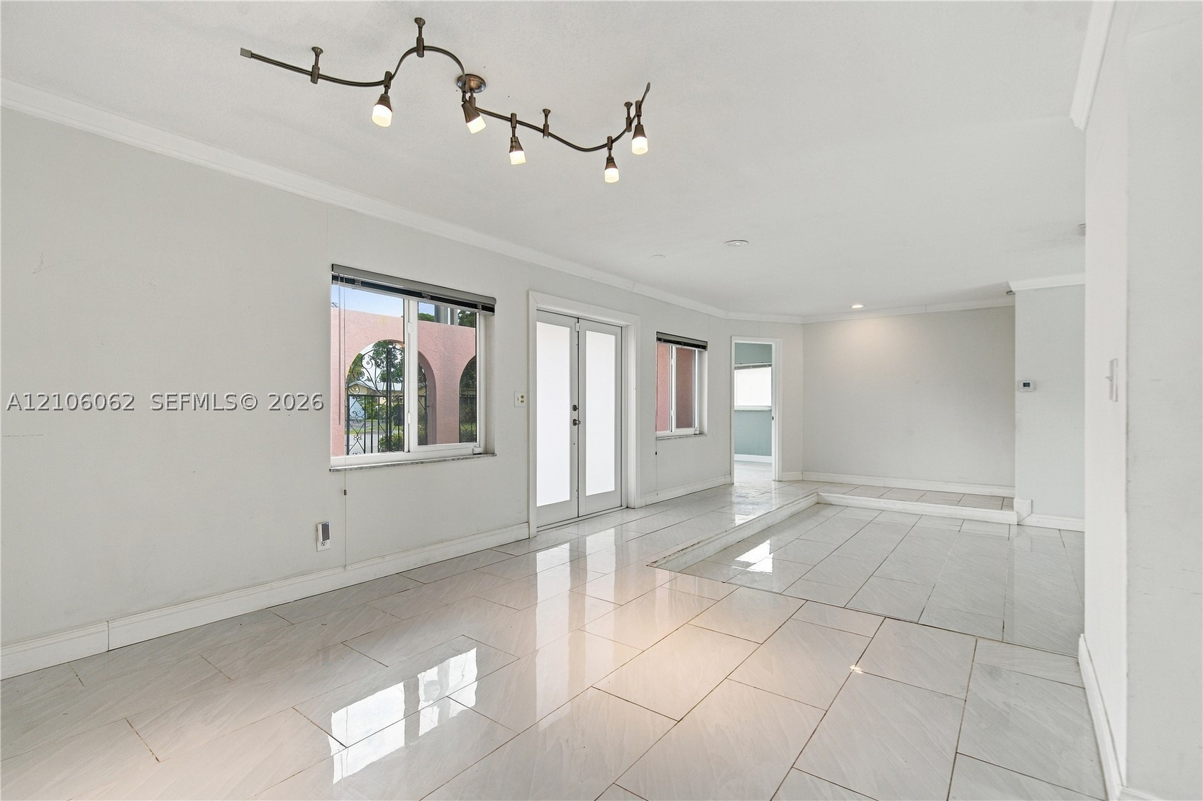 4200 NW 42nd St, Lauderdale Lakes FL 33319