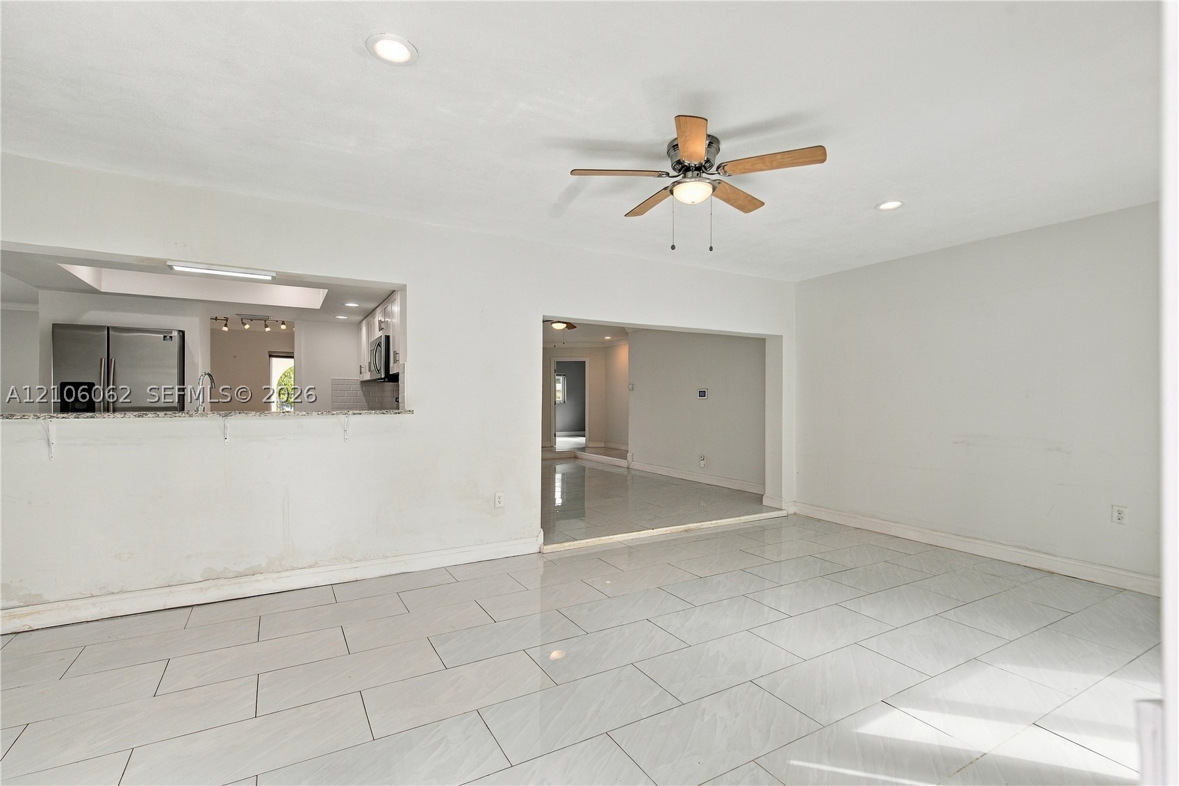 4200 NW 42nd St, Lauderdale Lakes FL 33319