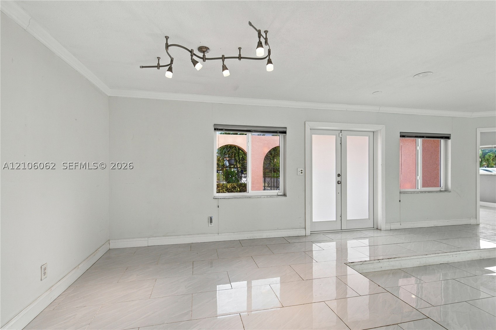 4200 NW 42nd St, Lauderdale Lakes FL 33319