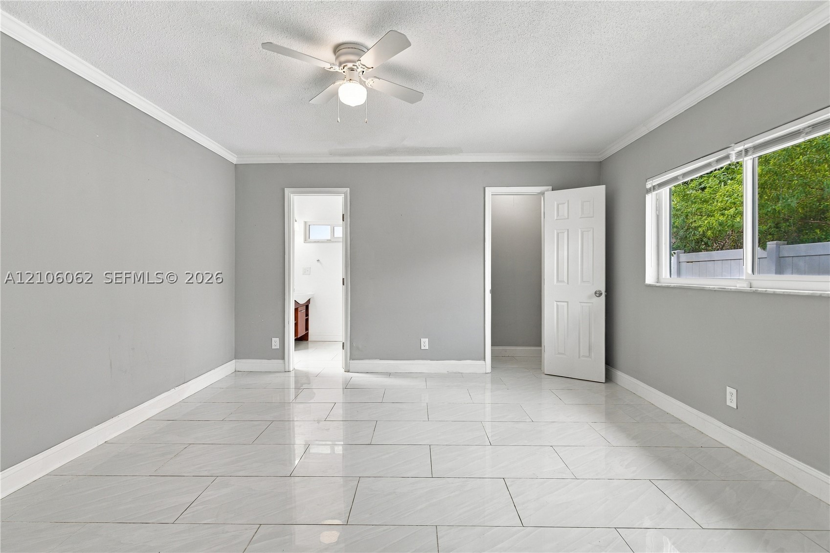 4200 NW 42nd St, Lauderdale Lakes FL 33319