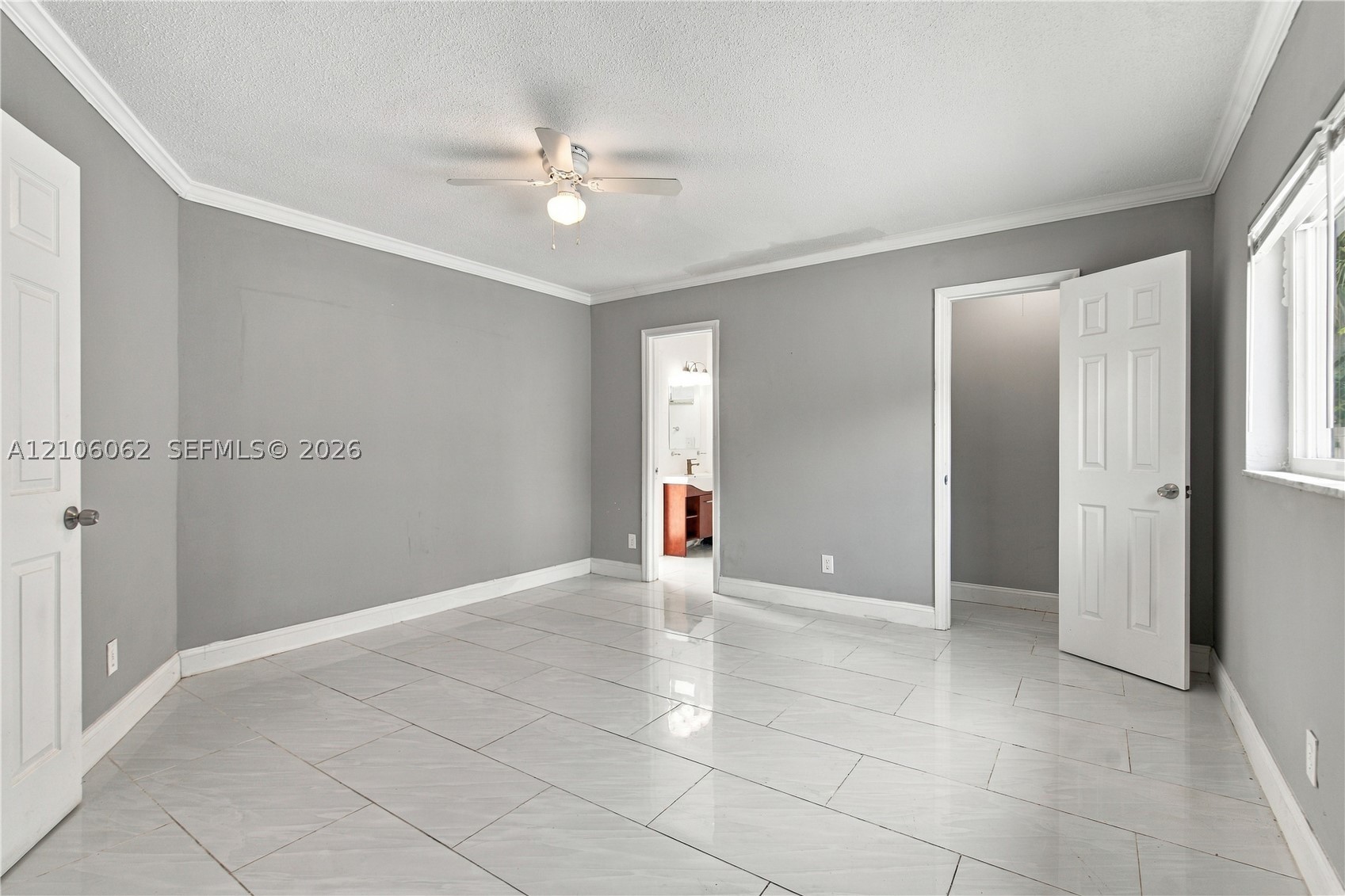 4200 NW 42nd St, Lauderdale Lakes FL 33319