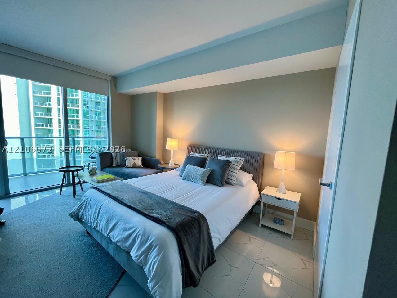 1300 Brickell Bay Dr #1806, Miami FL 33131