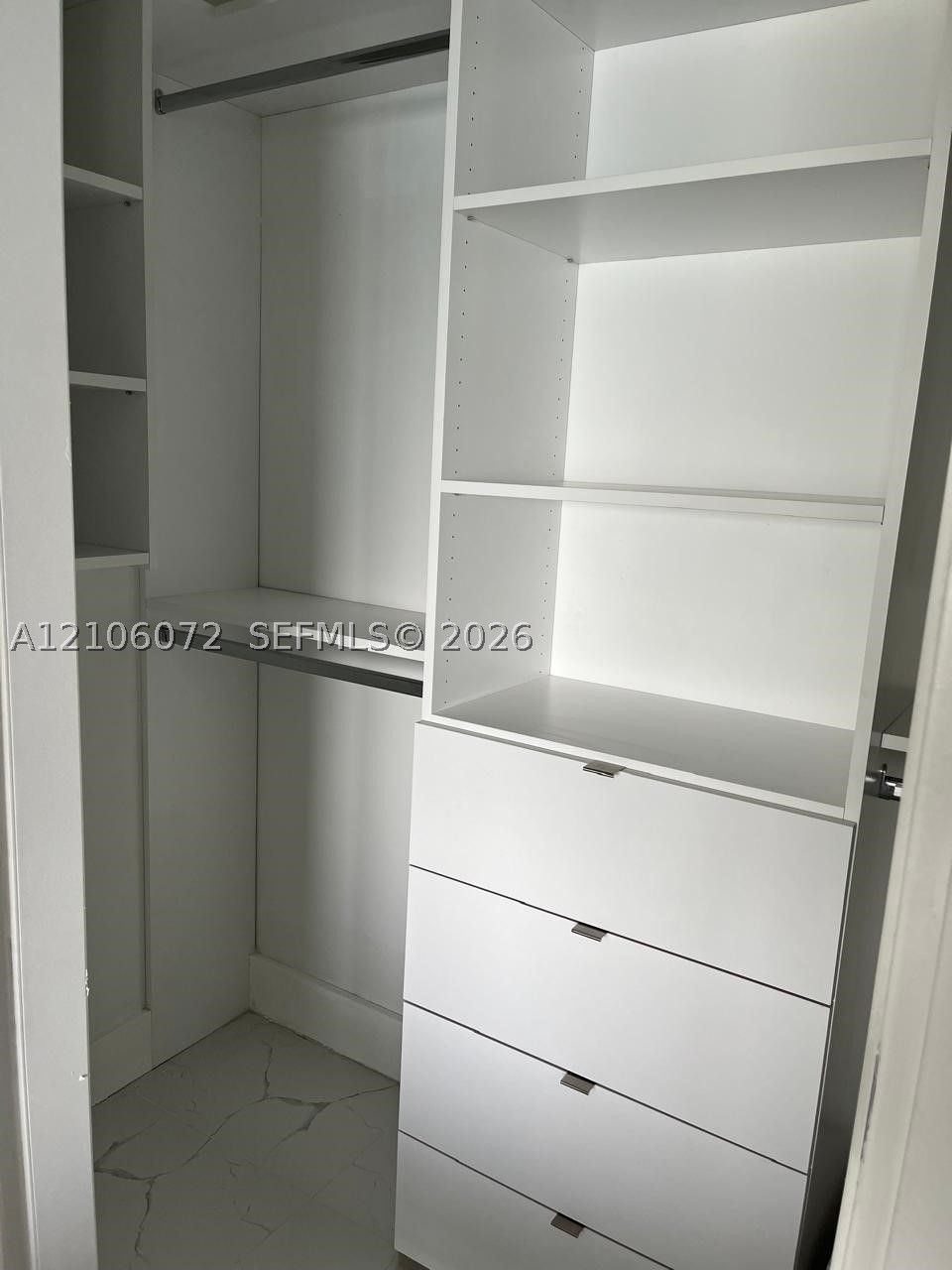 1300 Brickell Bay Dr #1806, Miami FL 33131