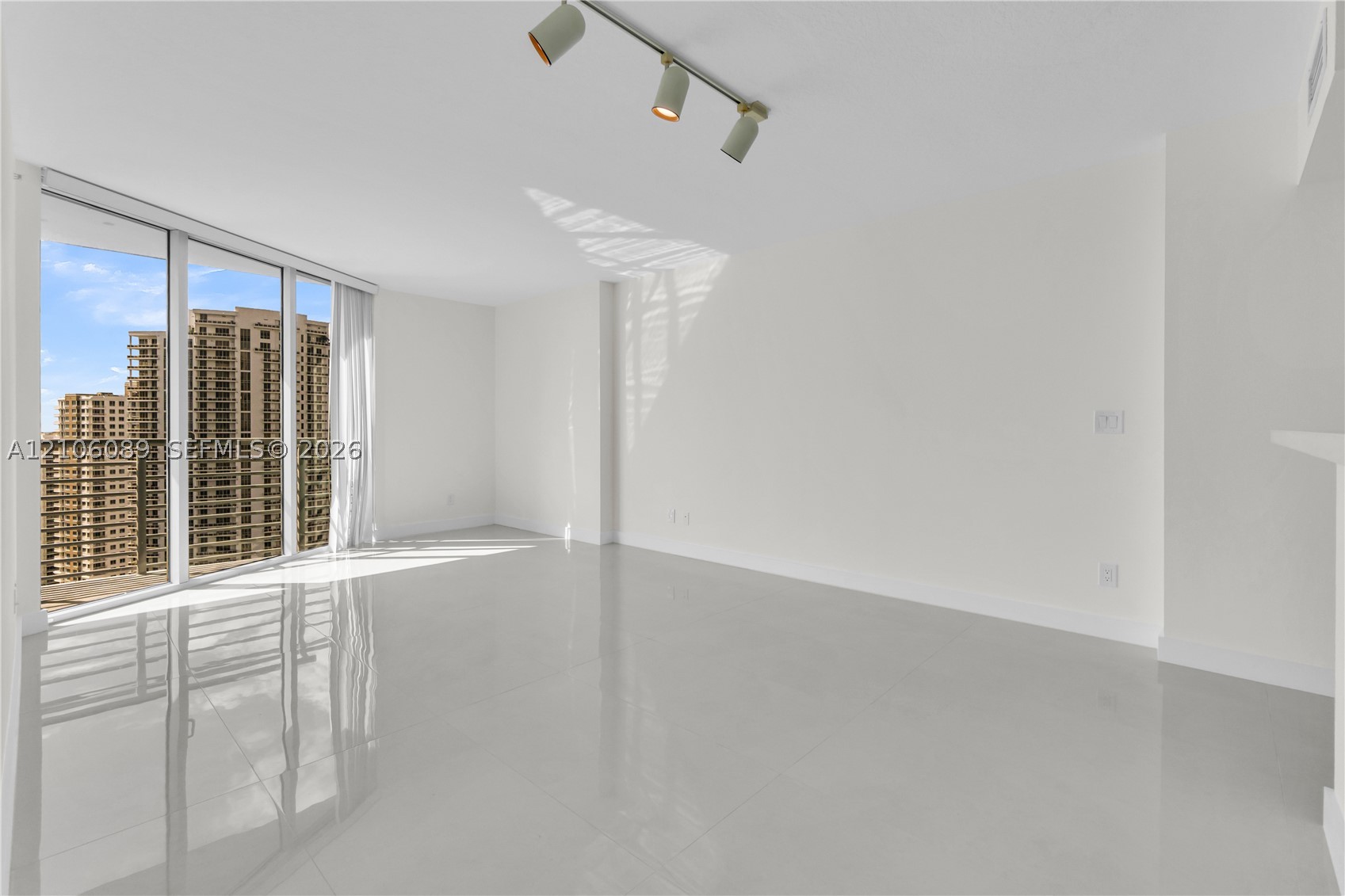 325 S Biscayne Blvd #3117, Miami FL 33131