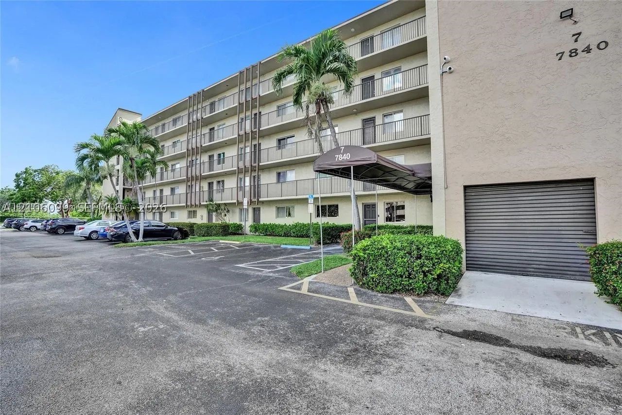 7840 NW 50th St #105, Lauderhill FL 33351