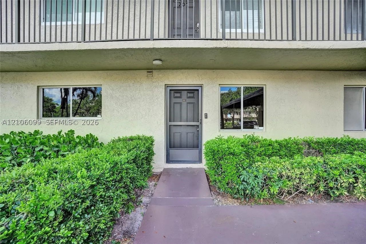 7840 NW 50th St #105, Lauderhill FL 33351