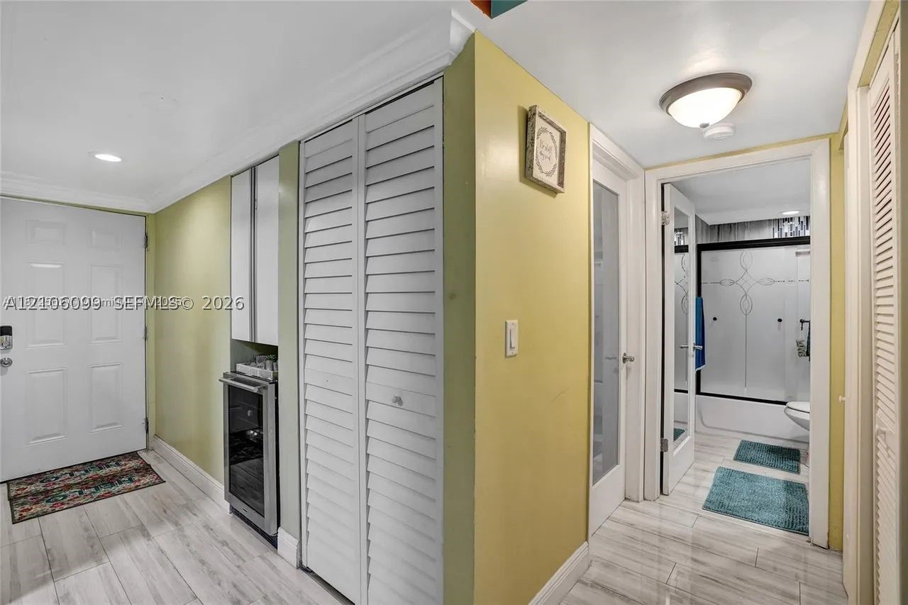 7840 NW 50th St #105, Lauderhill FL 33351