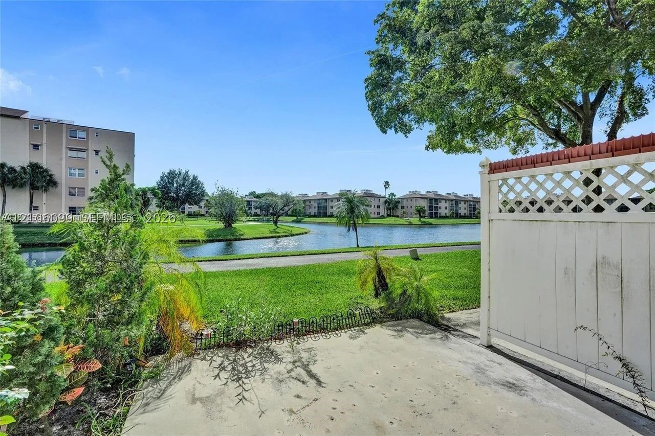 7840 NW 50th St #105, Lauderhill FL 33351