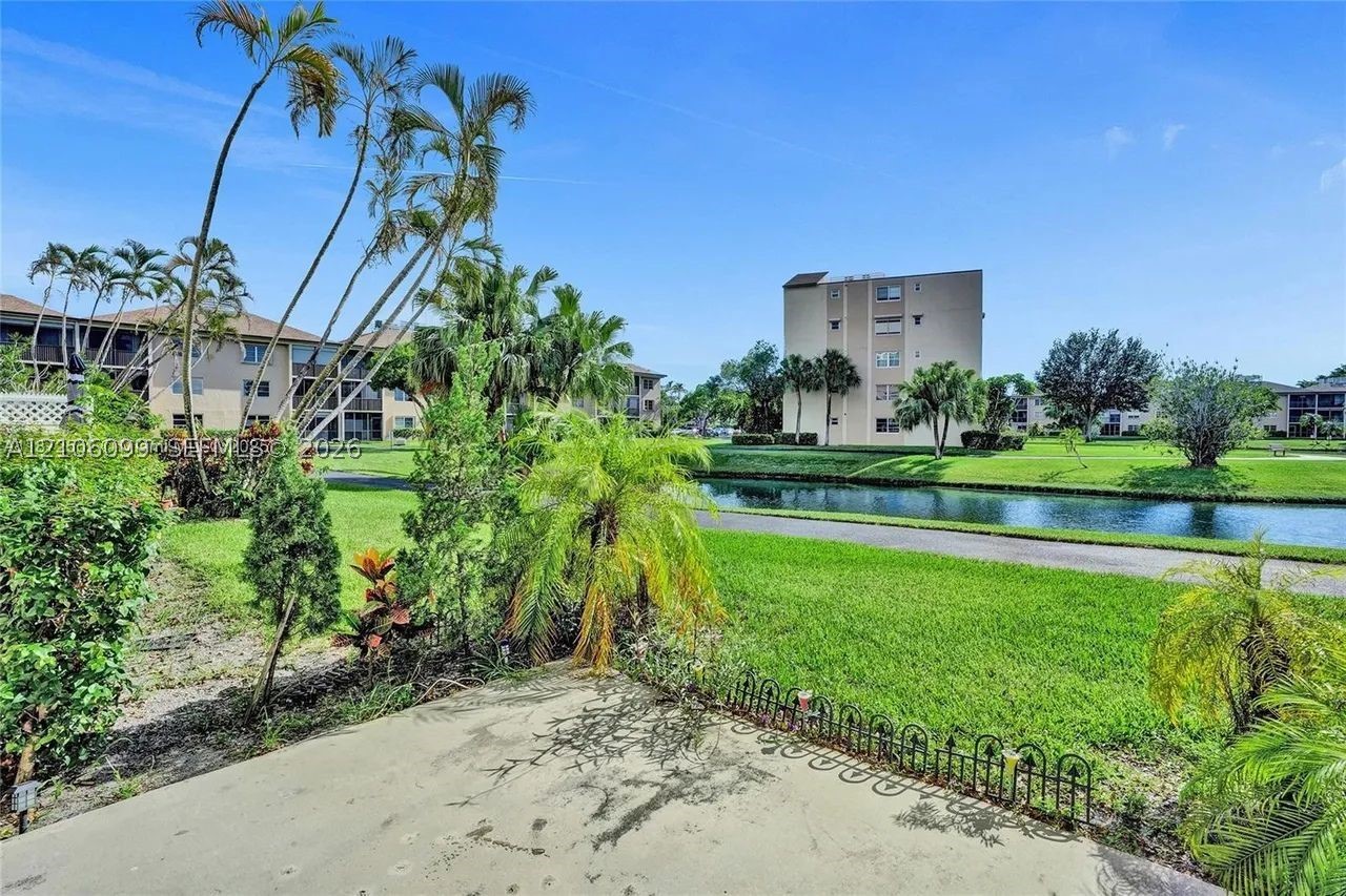 7840 NW 50th St #105, Lauderhill FL 33351