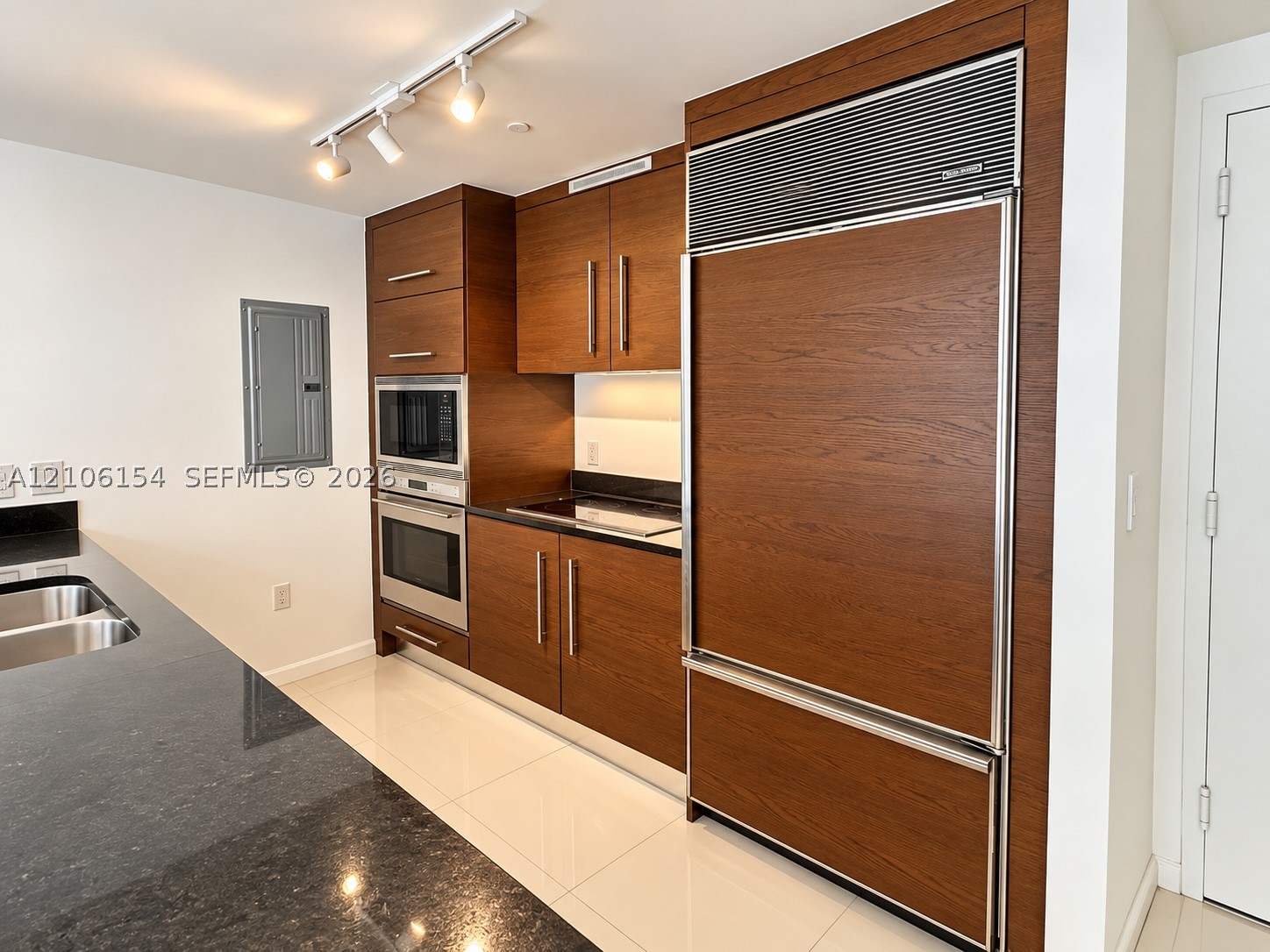 475 Brickell Ave #5209, Miami FL 33131