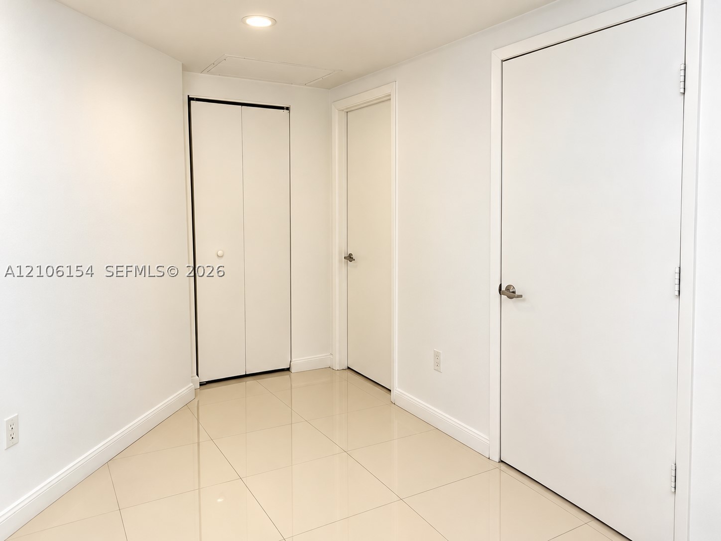 475 Brickell Ave #5209, Miami FL 33131