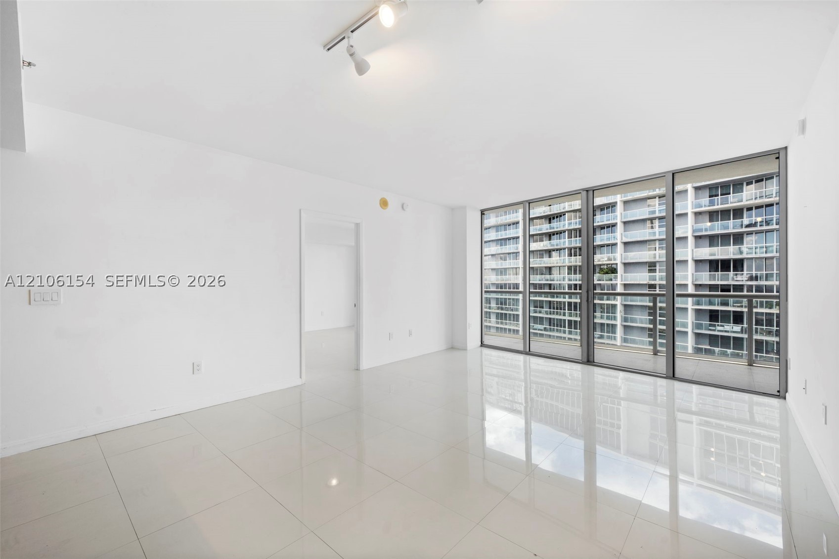 475 Brickell Ave #5209, Miami FL 33131
