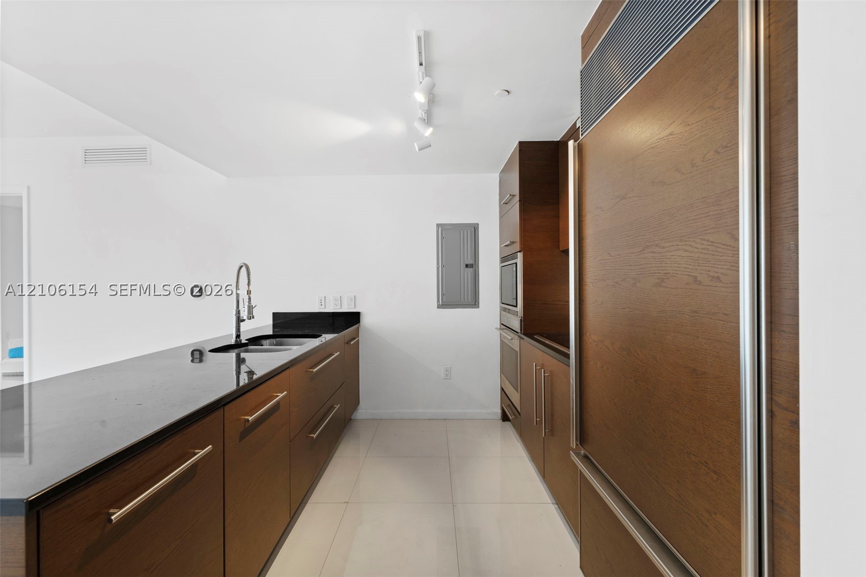 475 Brickell Ave #5209, Miami FL 33131