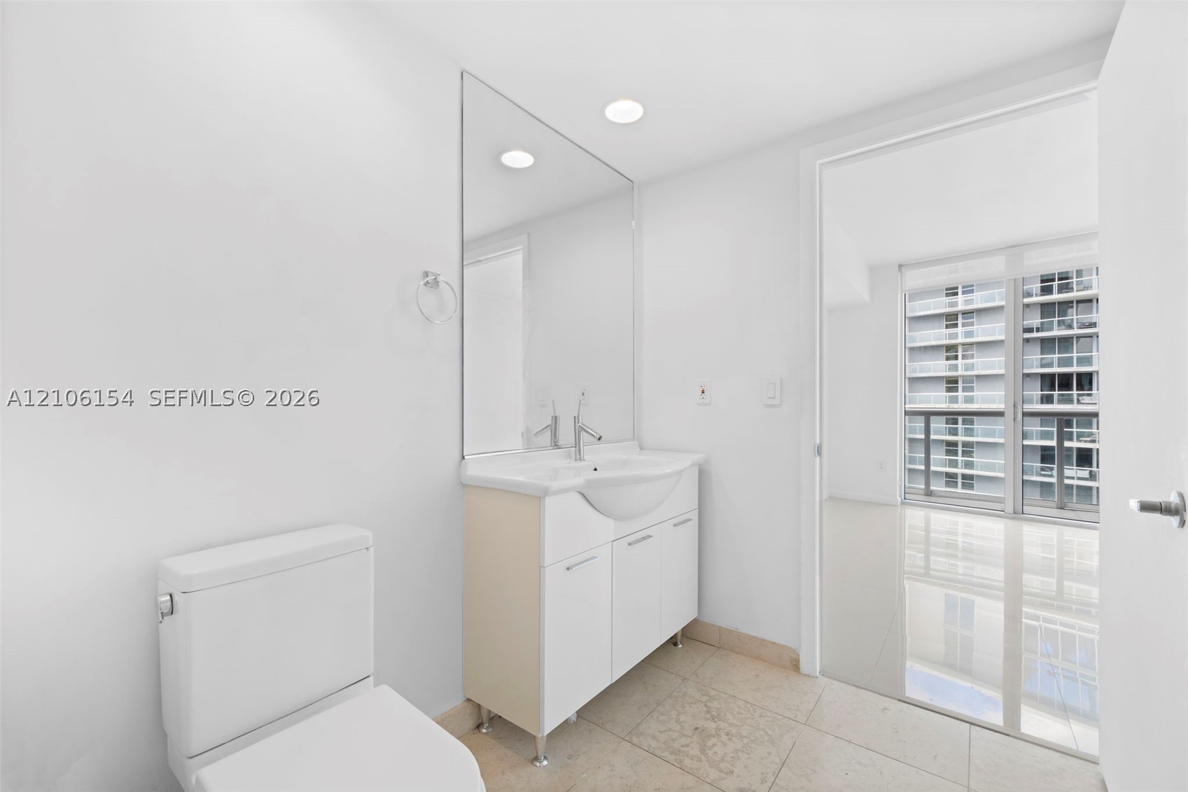 475 Brickell Ave #5209, Miami FL 33131