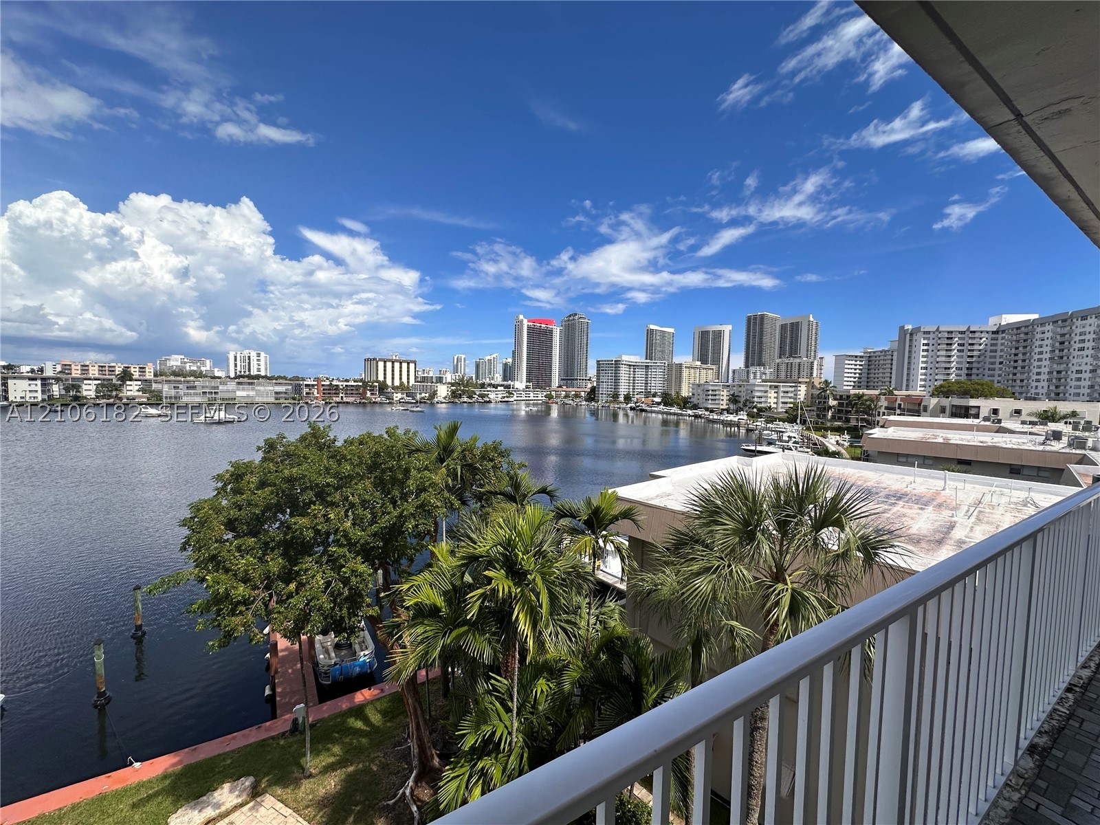 400 Golden Isles Dr #40, Hallandale Beach FL 33009