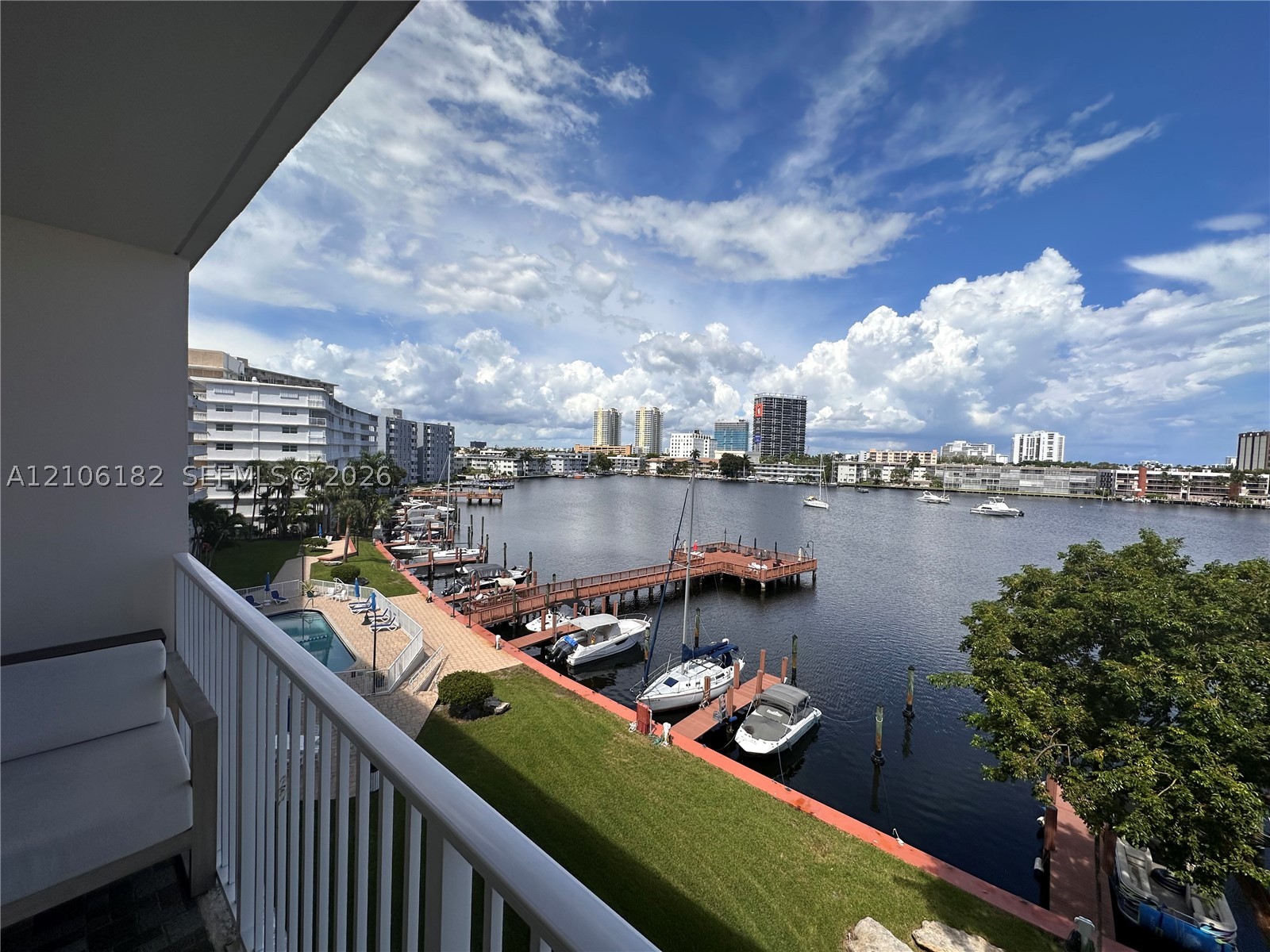 400 Golden Isles Dr #40, Hallandale Beach FL 33009