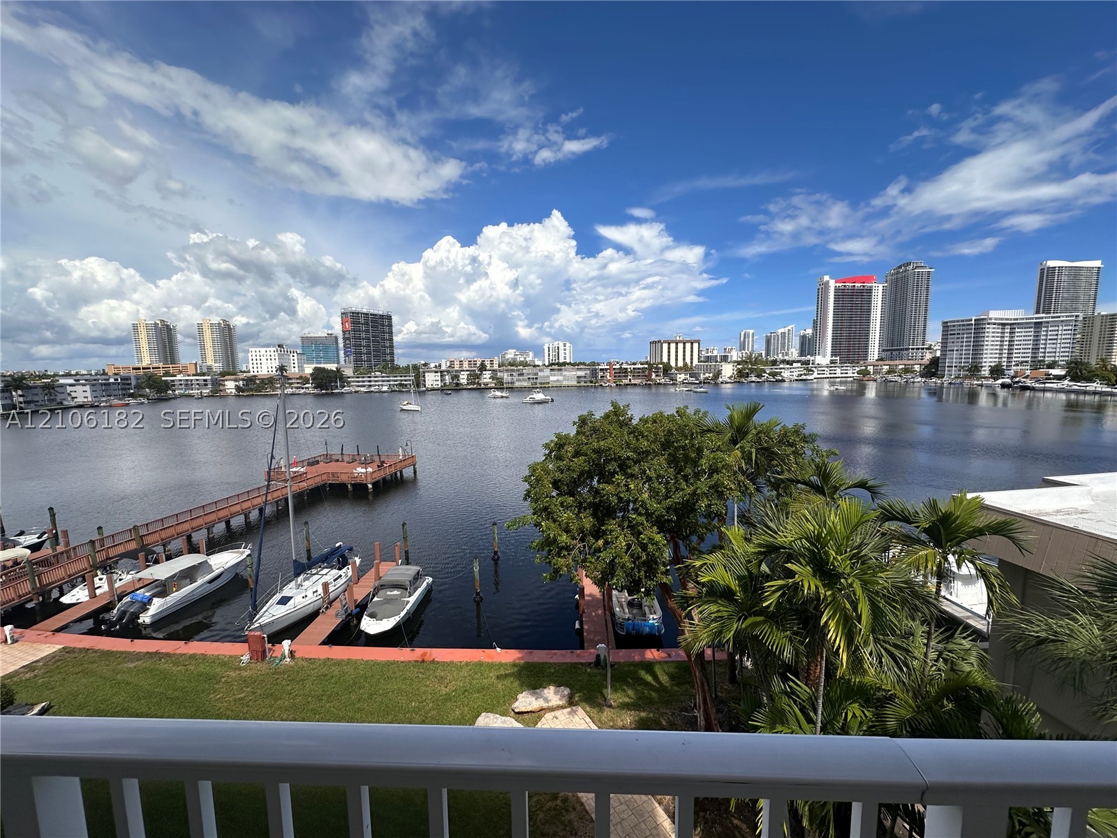 400 Golden Isles Dr #40, Hallandale Beach FL 33009
