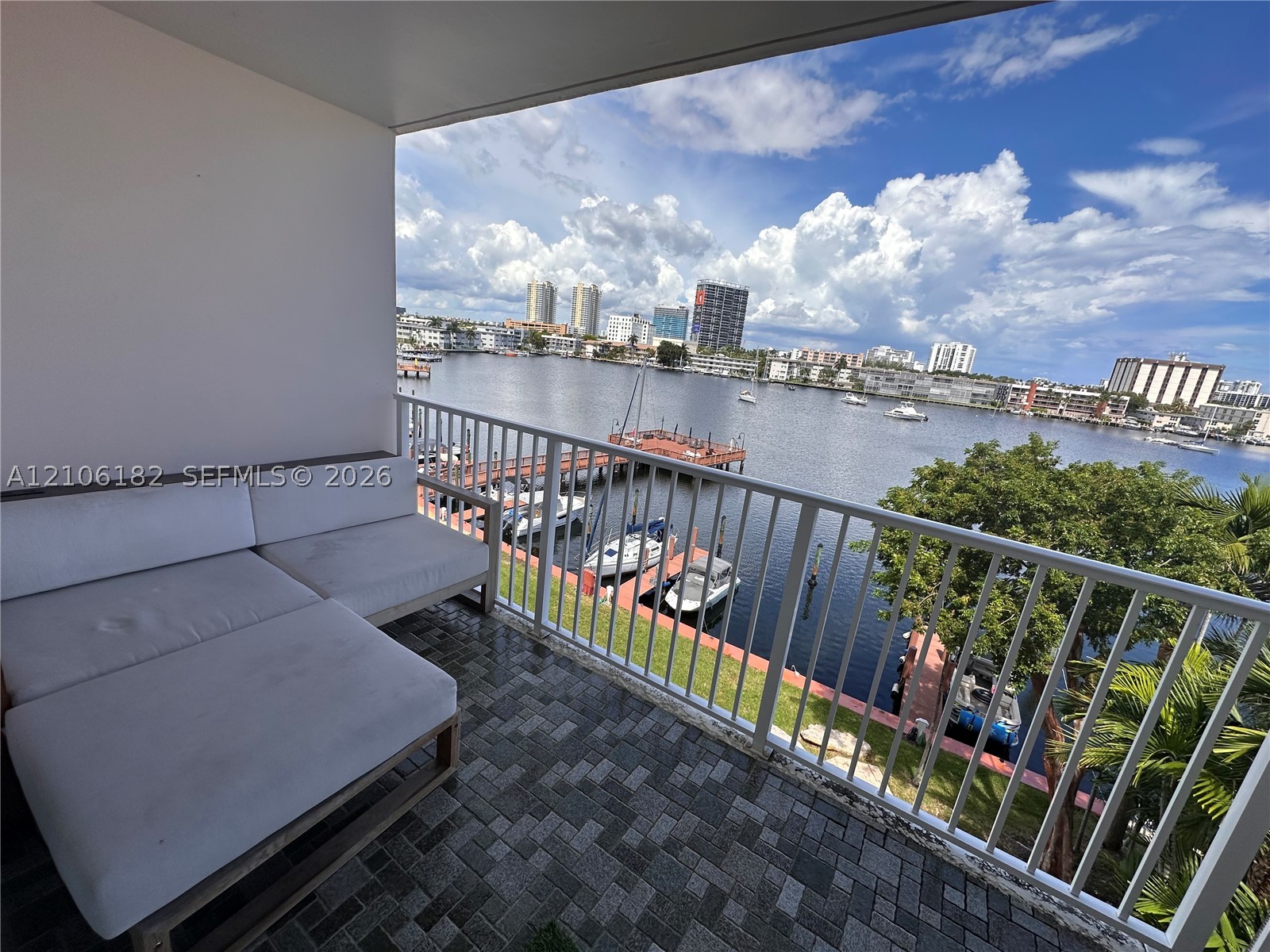 400 Golden Isles Dr #40, Hallandale Beach FL 33009