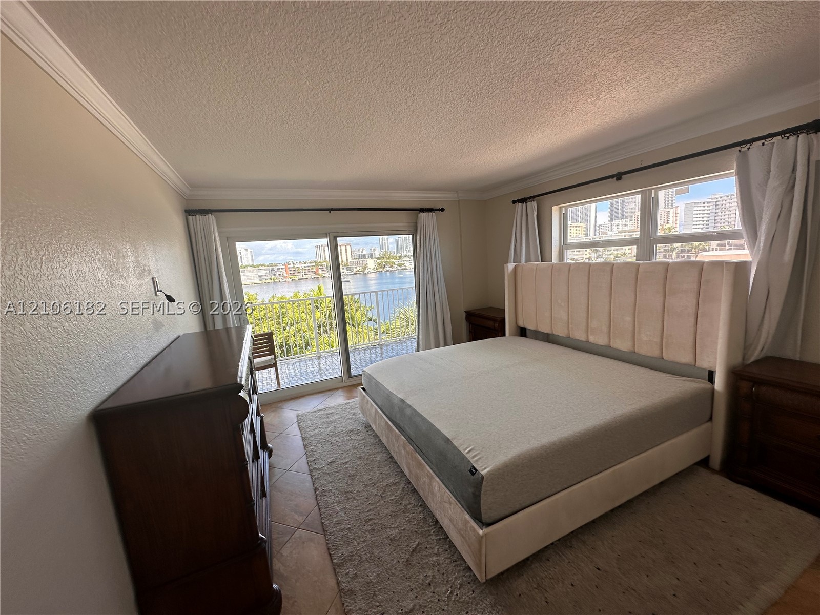 400 Golden Isles Dr #40, Hallandale Beach FL 33009
