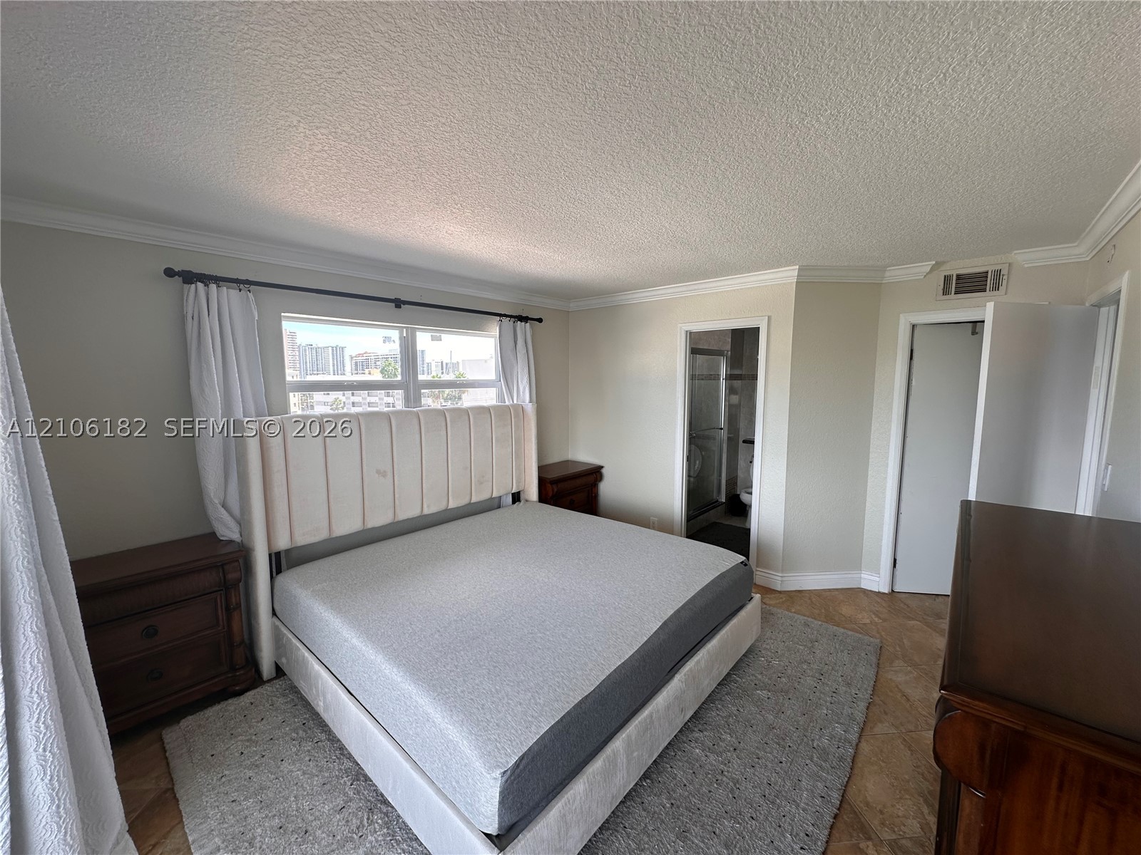 400 Golden Isles Dr #40, Hallandale Beach FL 33009