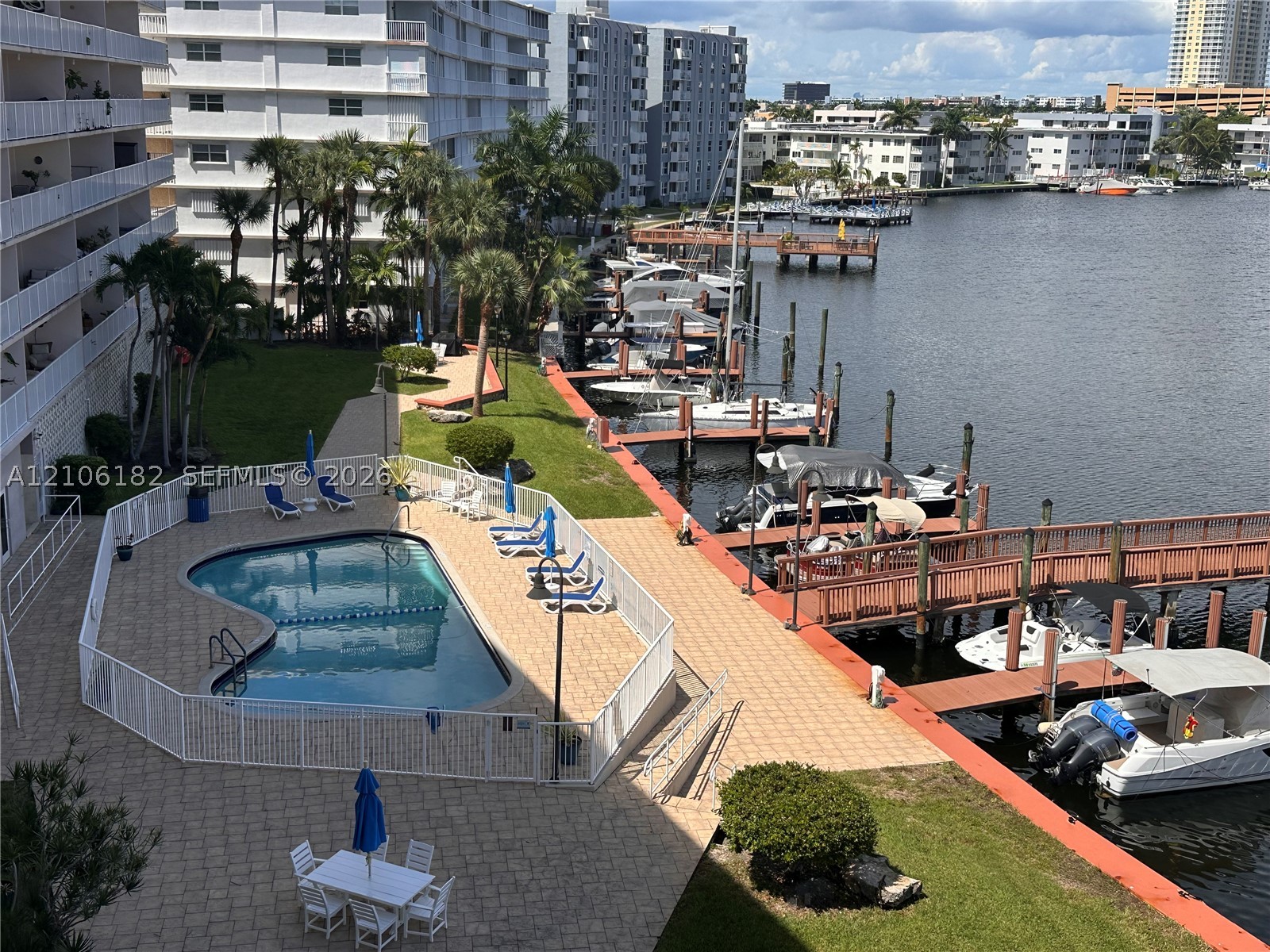 400 Golden Isles Dr #40, Hallandale Beach FL 33009