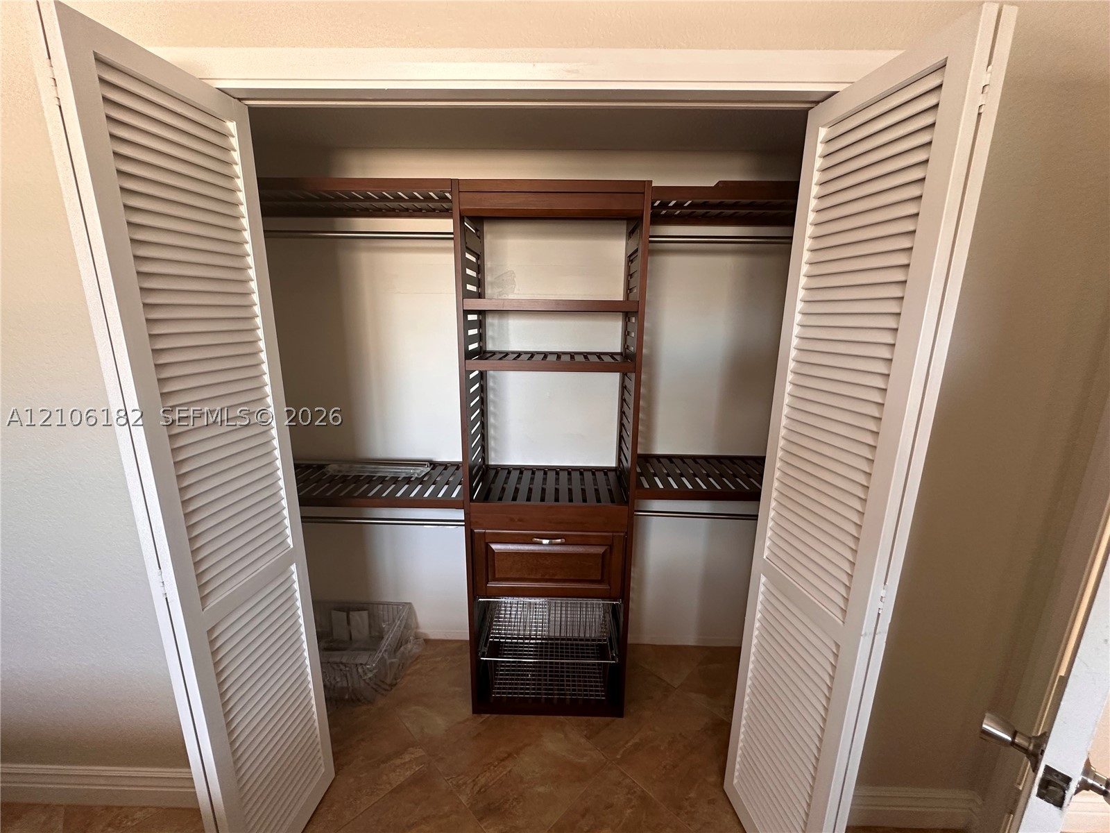 400 Golden Isles Dr #40, Hallandale Beach FL 33009