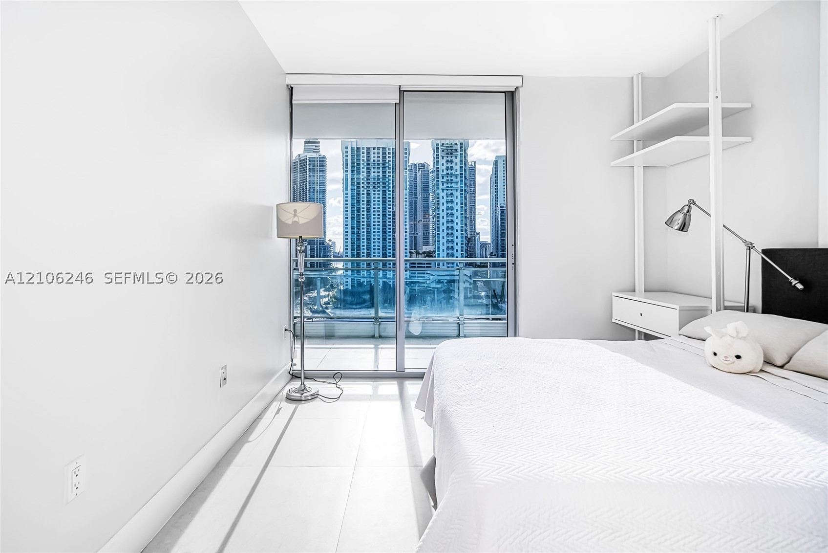 92 SW 3rd St #1511, Miami FL 33130