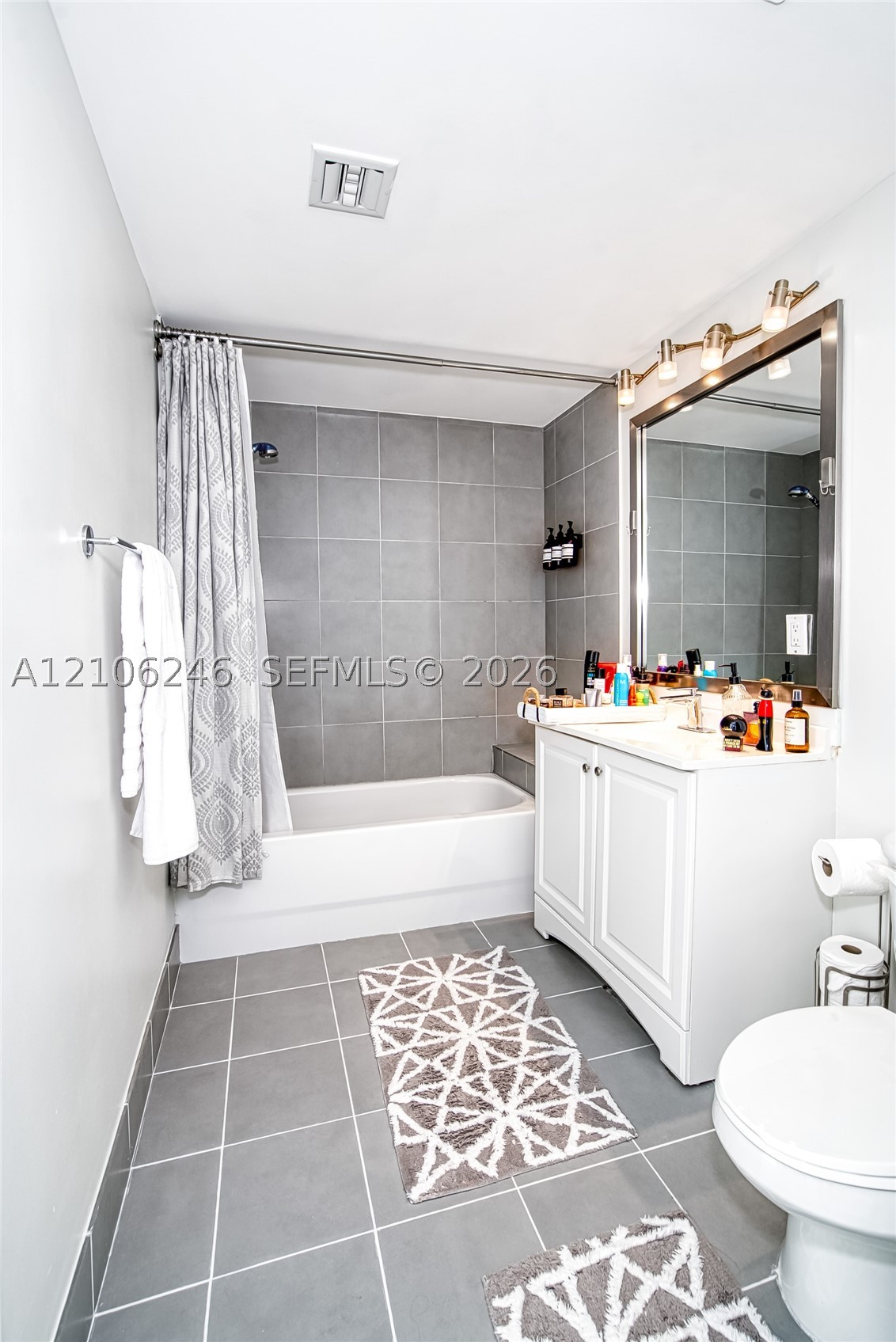92 SW 3rd St #1511, Miami FL 33130