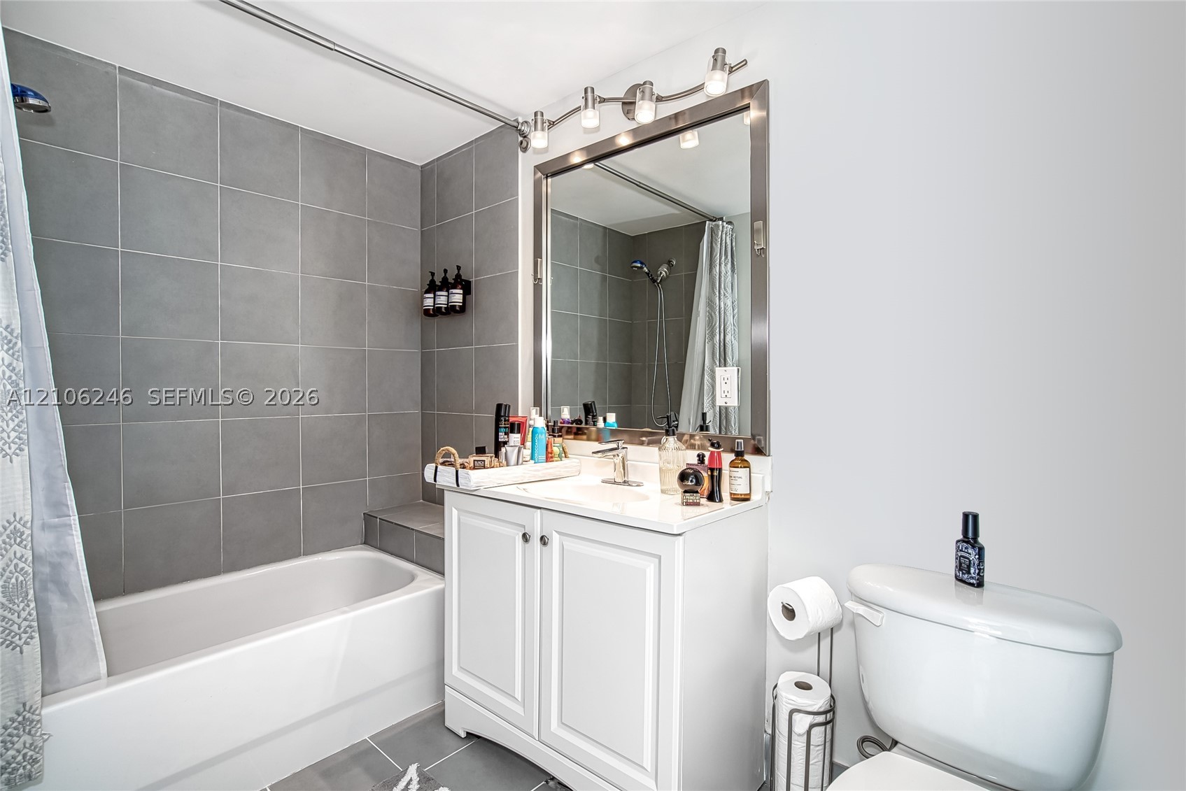 92 SW 3rd St #1511, Miami FL 33130