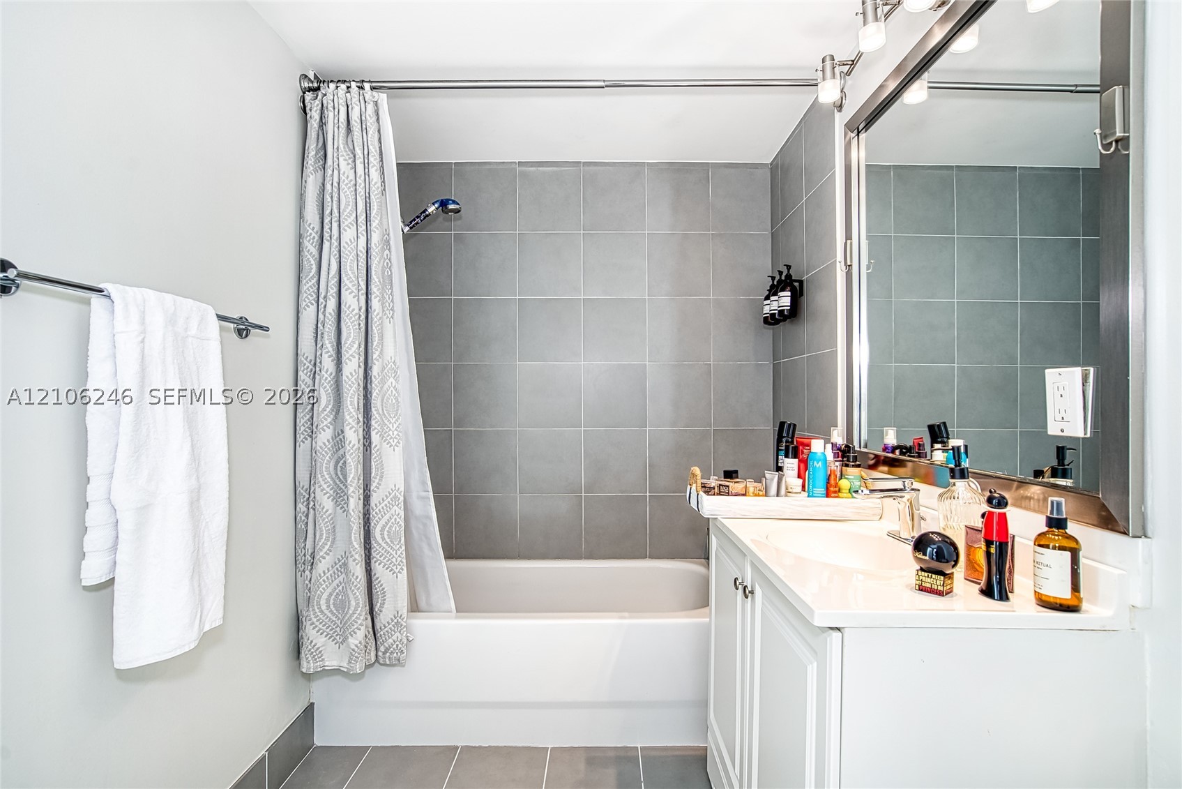 92 SW 3rd St #1511, Miami FL 33130