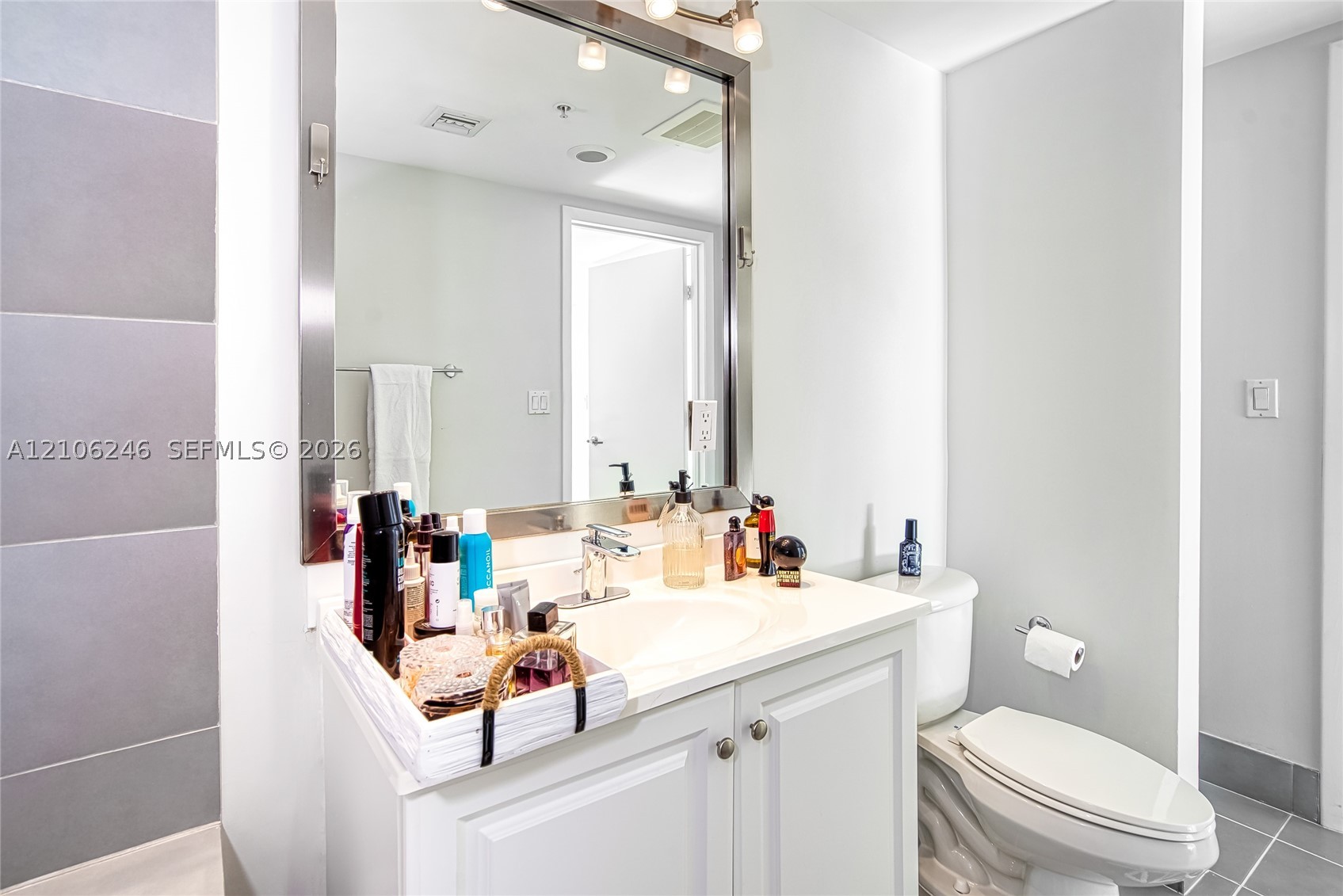 92 SW 3rd St #1511, Miami FL 33130