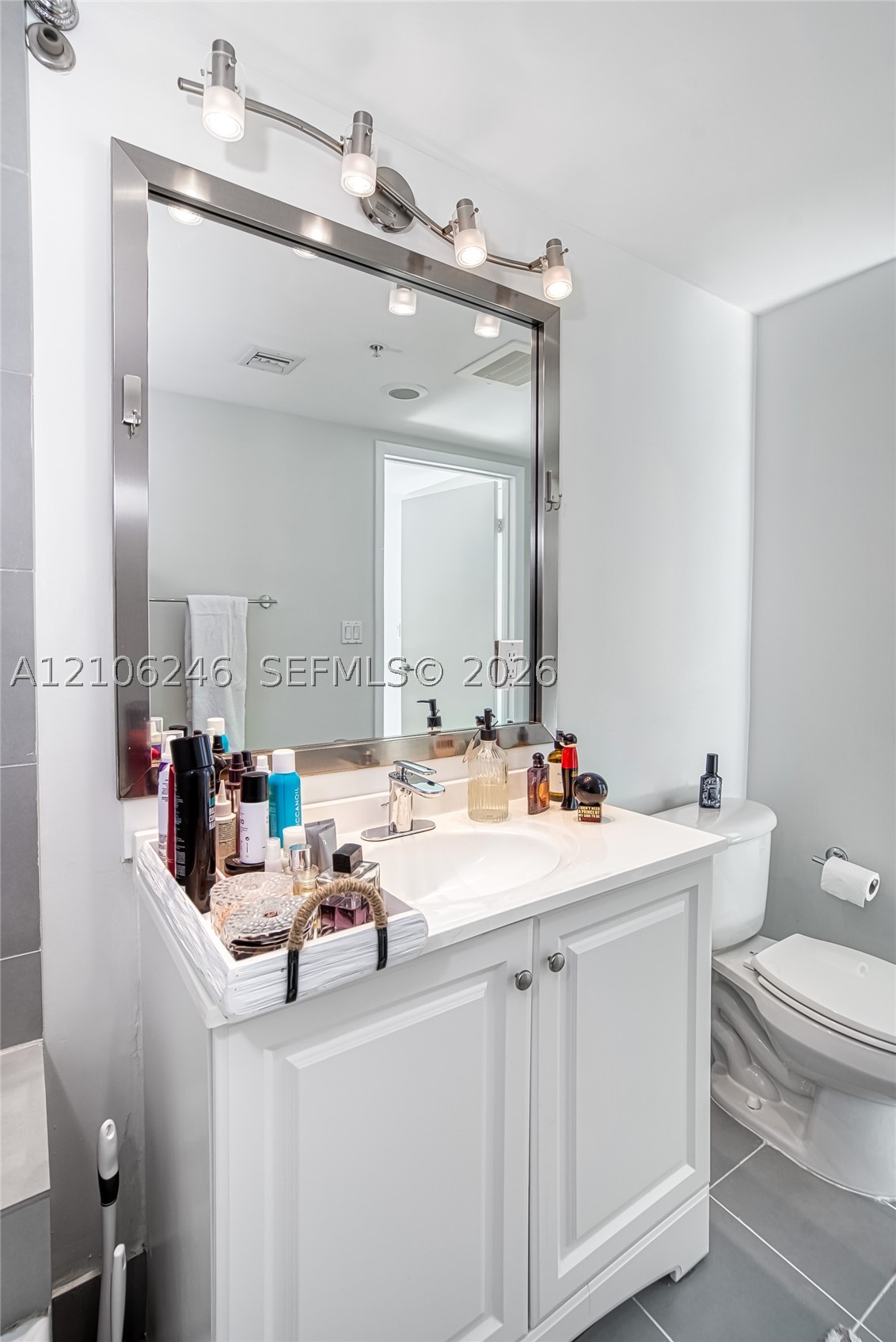 92 SW 3rd St #1511, Miami FL 33130