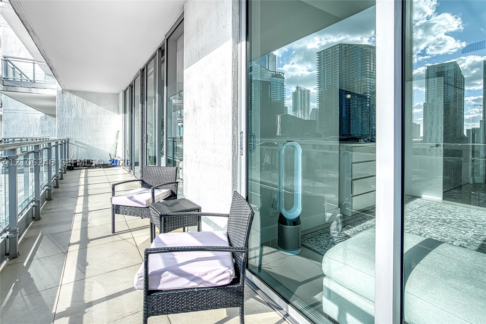 92 SW 3rd St #1511, Miami FL 33130